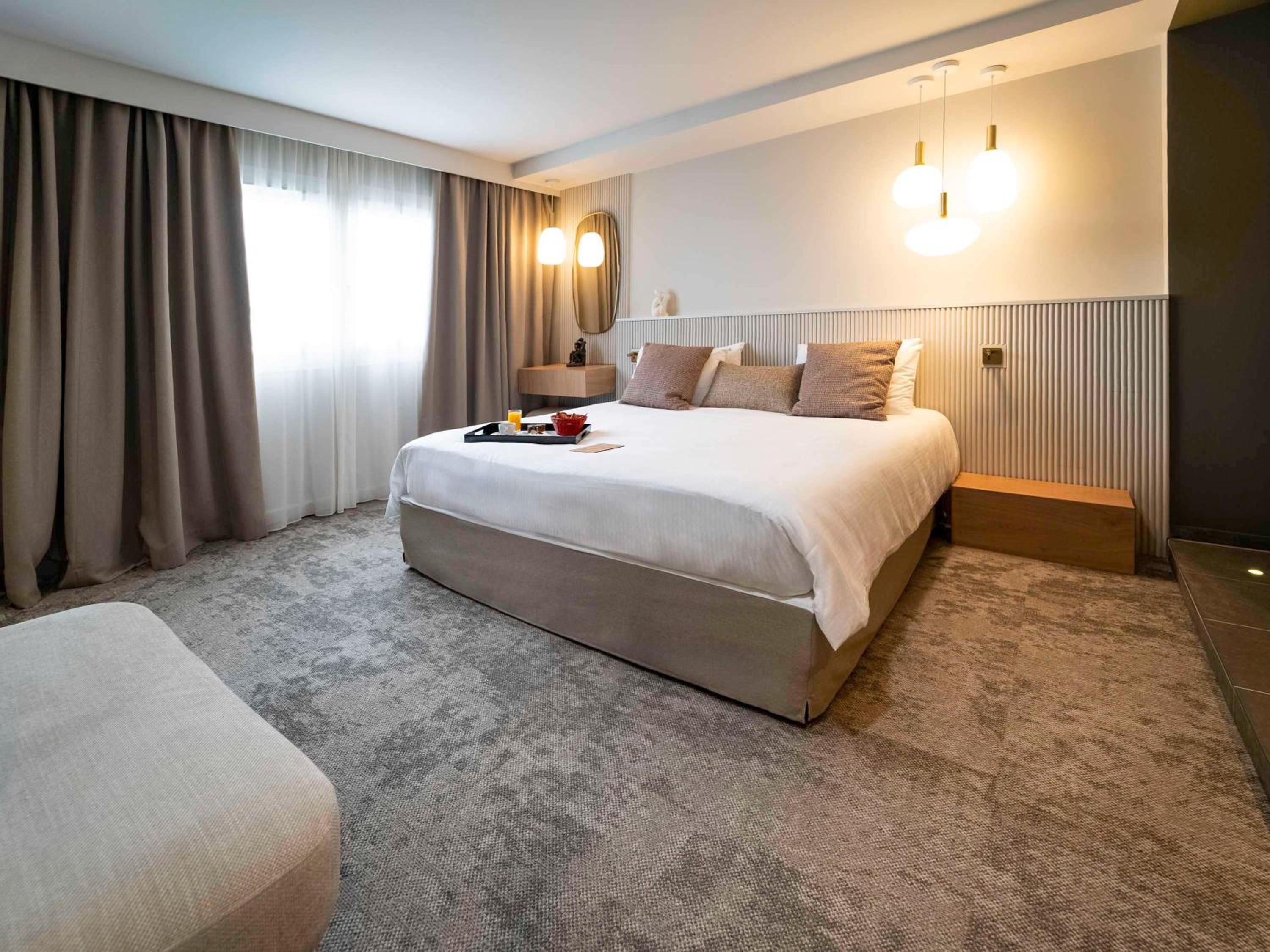 Superior King Suite with Sofa - Garden Side photo 3