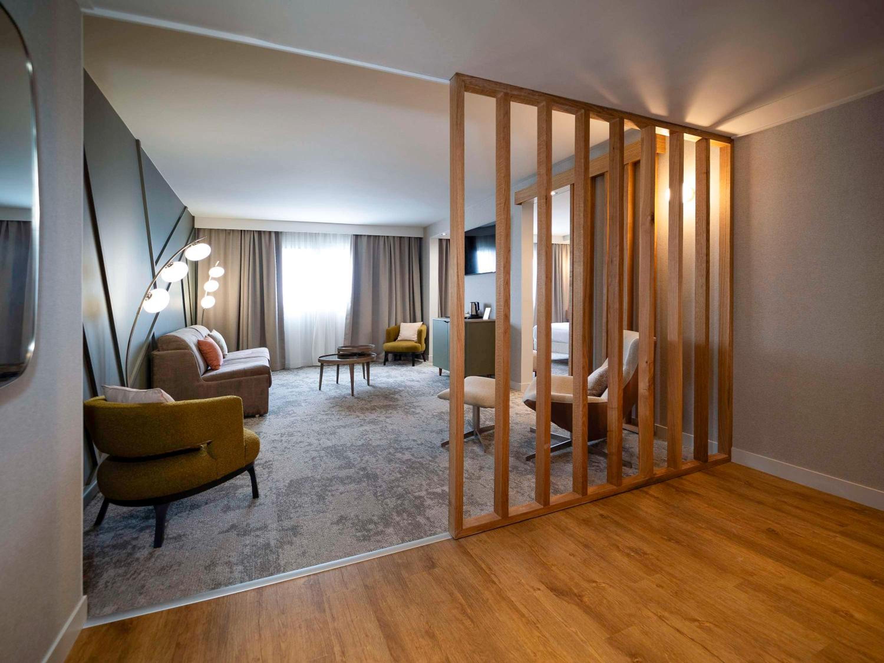 Superior King Suite with Sofa - Garden Side photo 2