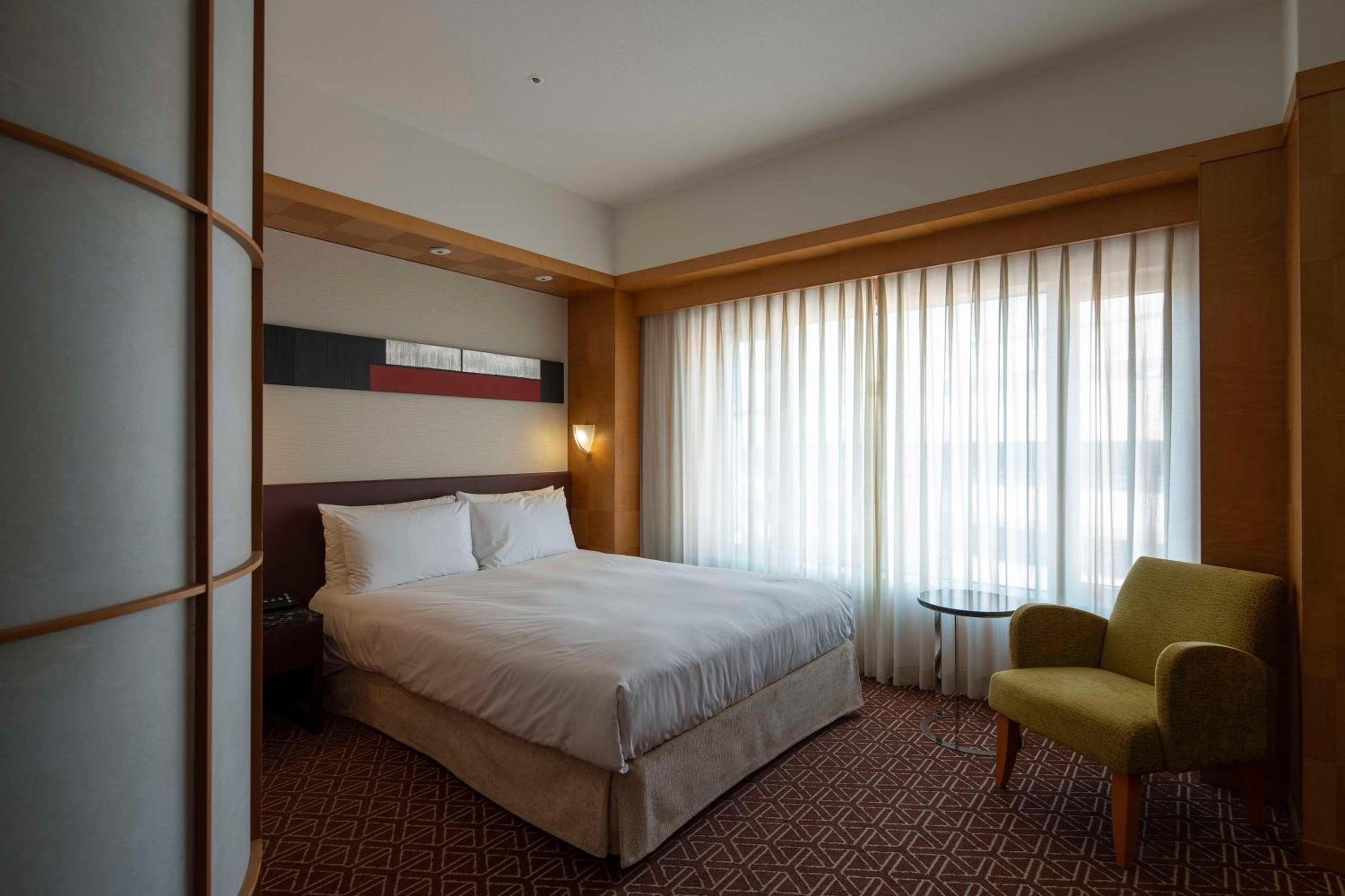 Queen Room - Club Access - Photo 1