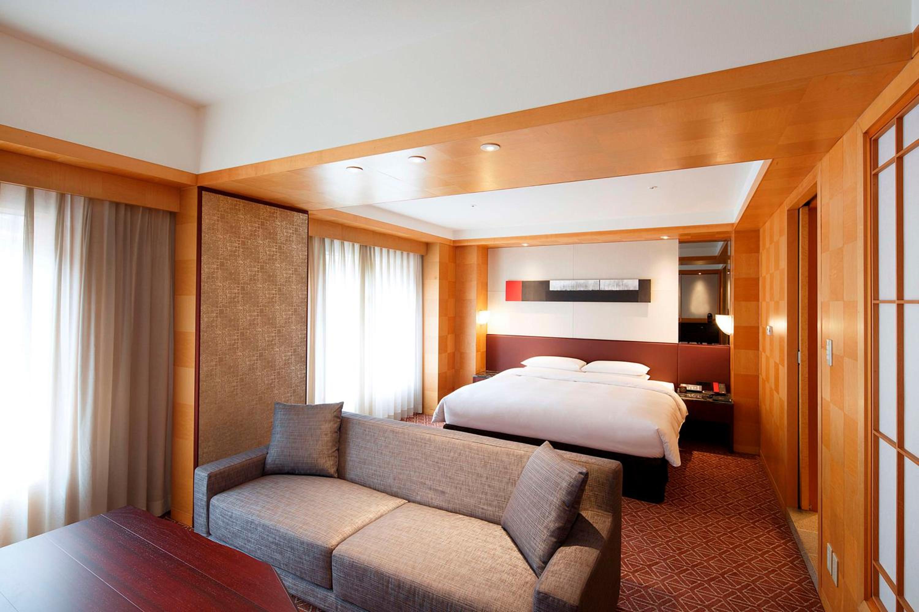 Deluxe King Room - Club Access - Photo 1