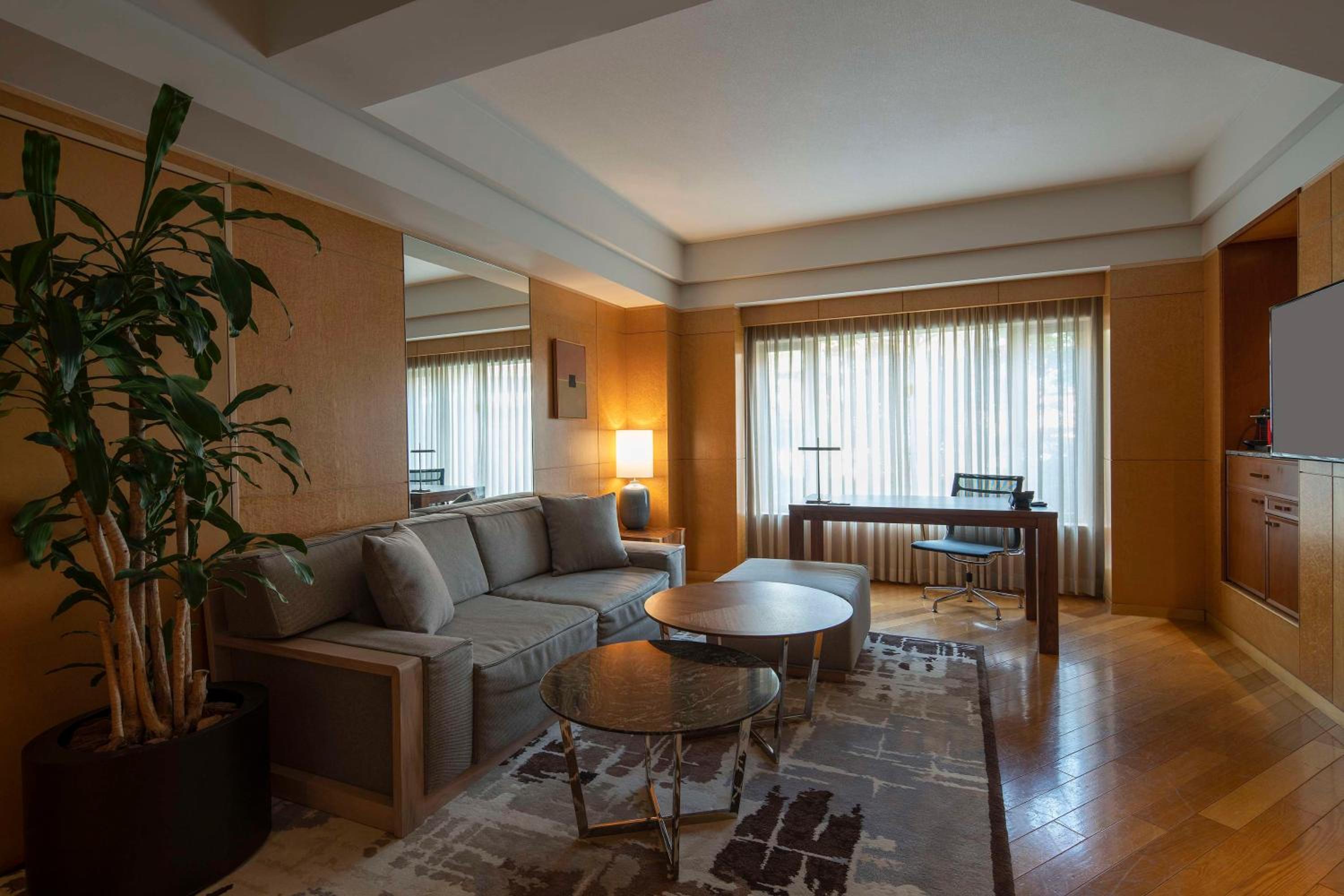 Grand Suite with One King Bed