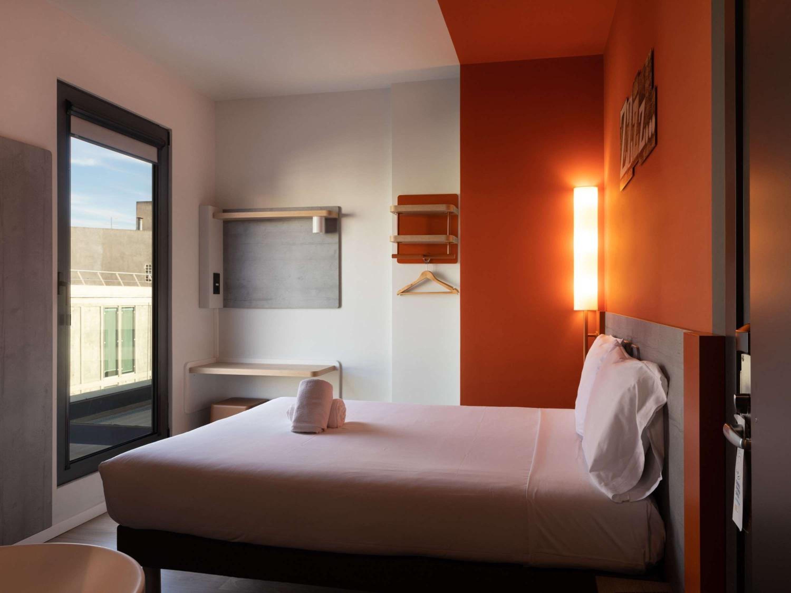 Standard One Double Bed - Photo 9