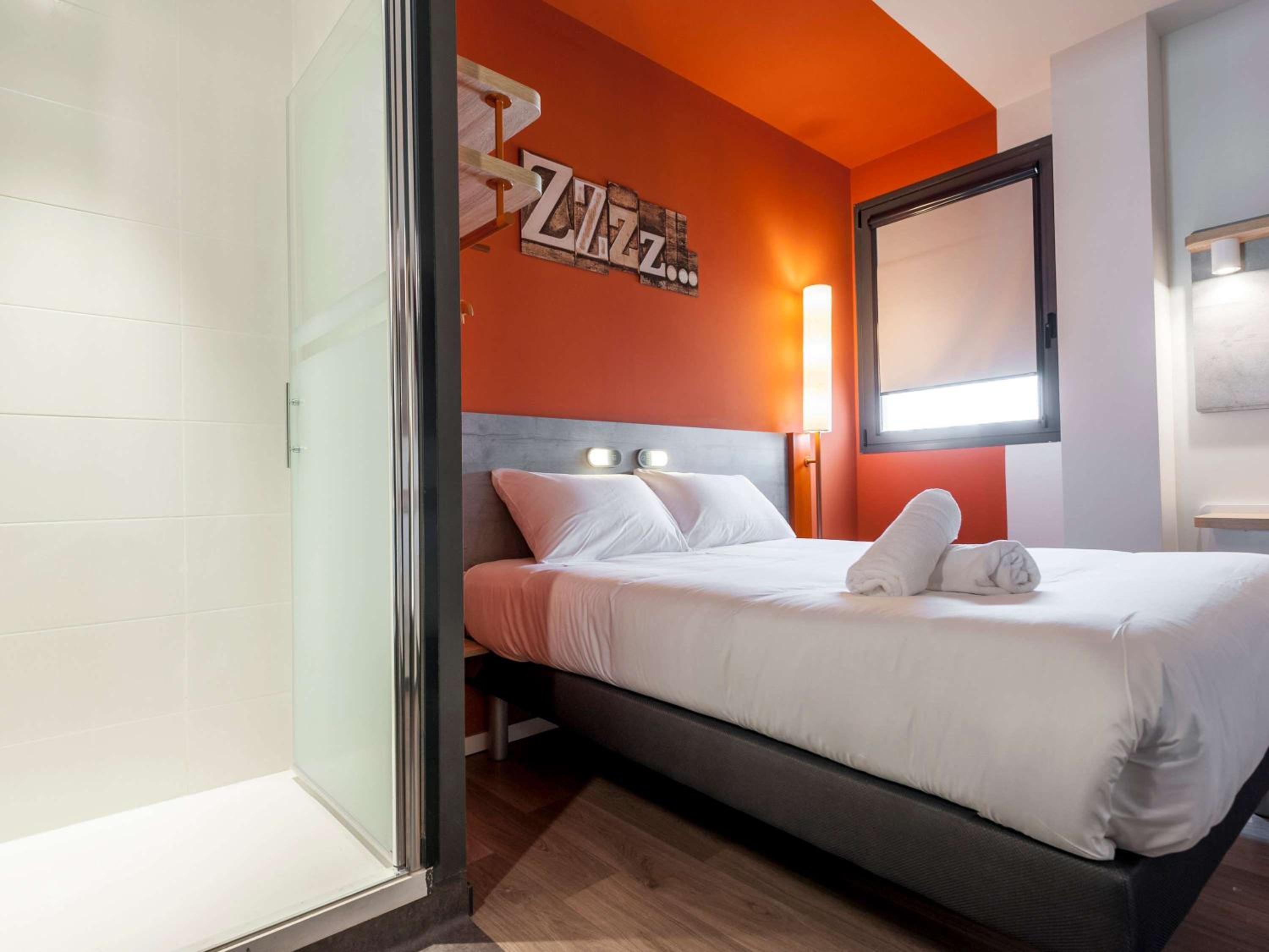 Standard One Double Bed - Photo 5