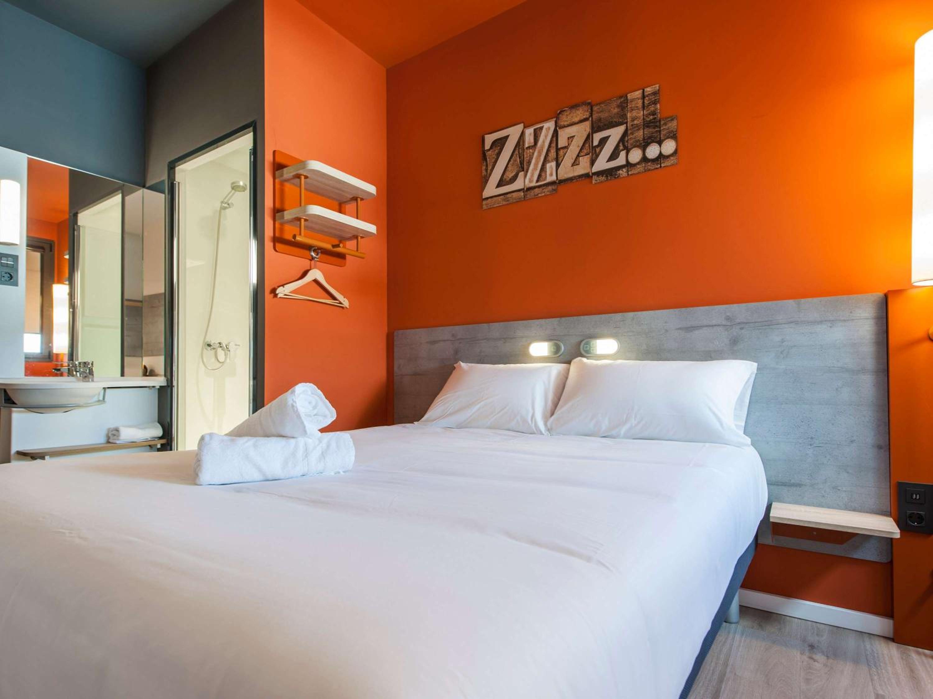 Standard One Double Bed - Photo 12