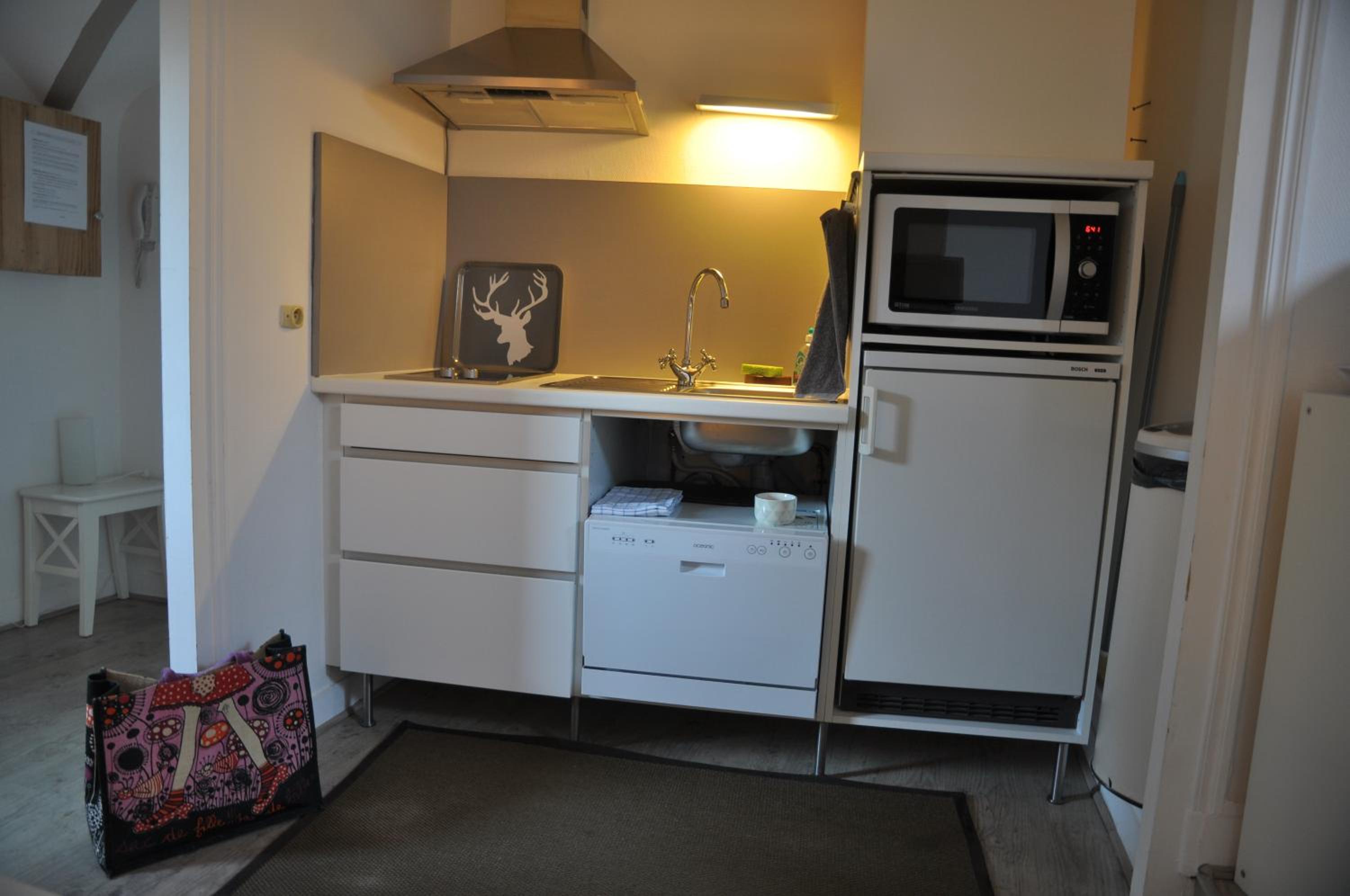 Studio (3 Adults) - Photo 18