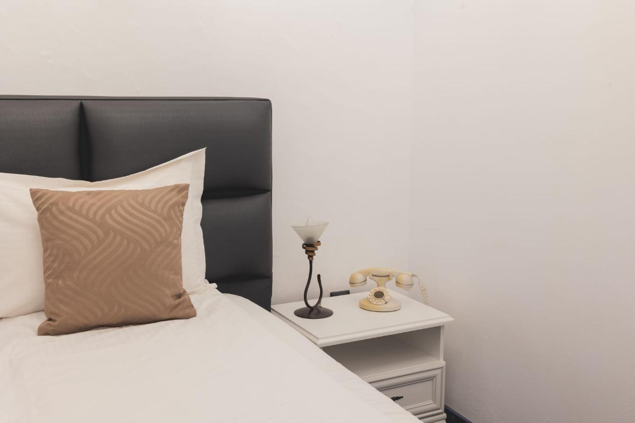 One-Bedroom Suite - Photo 15