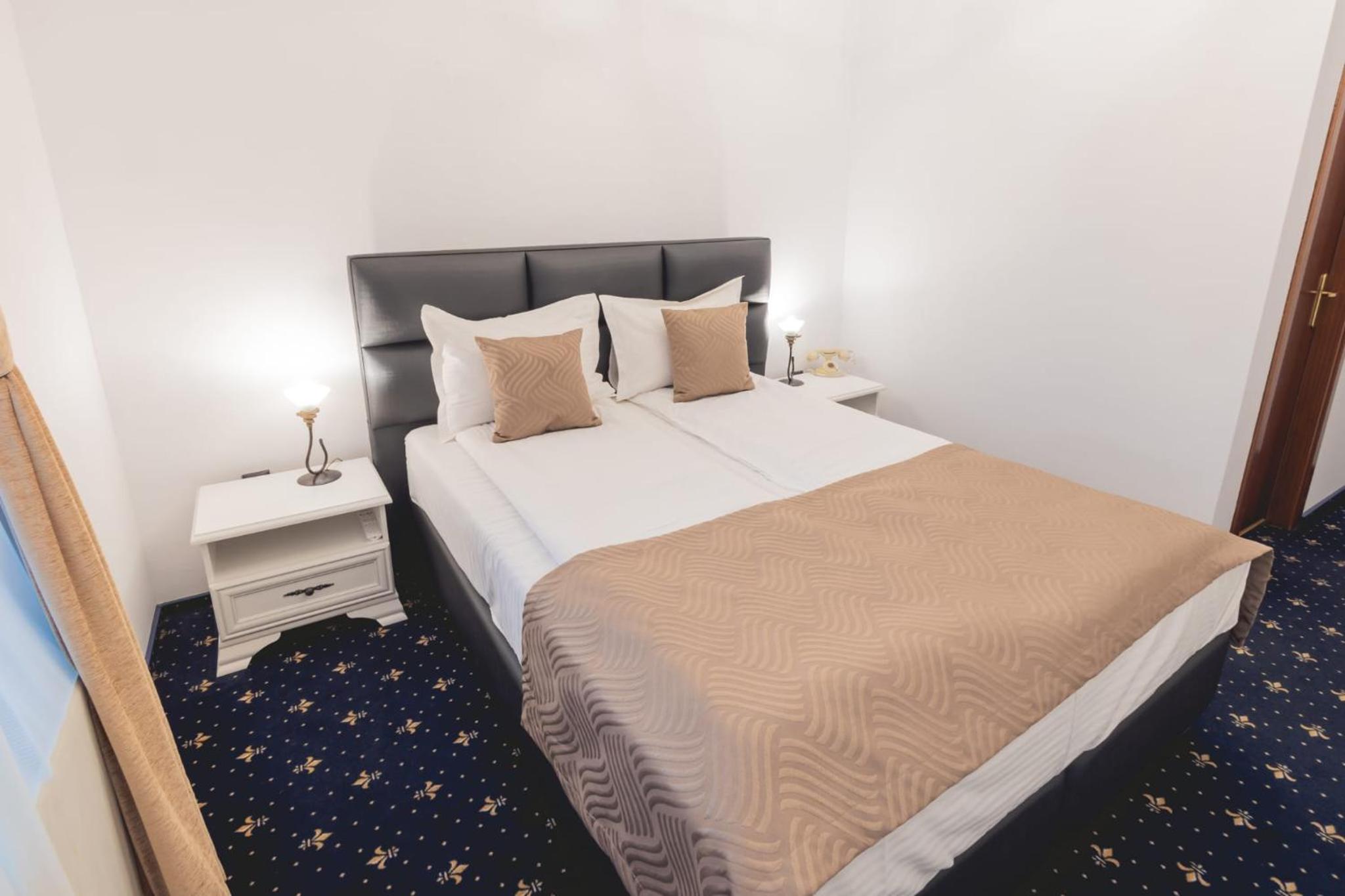 One-Bedroom Suite - Photo 11