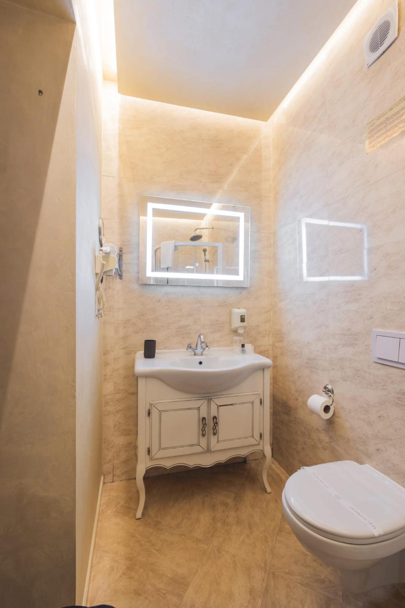Small Double Room - Photo 8