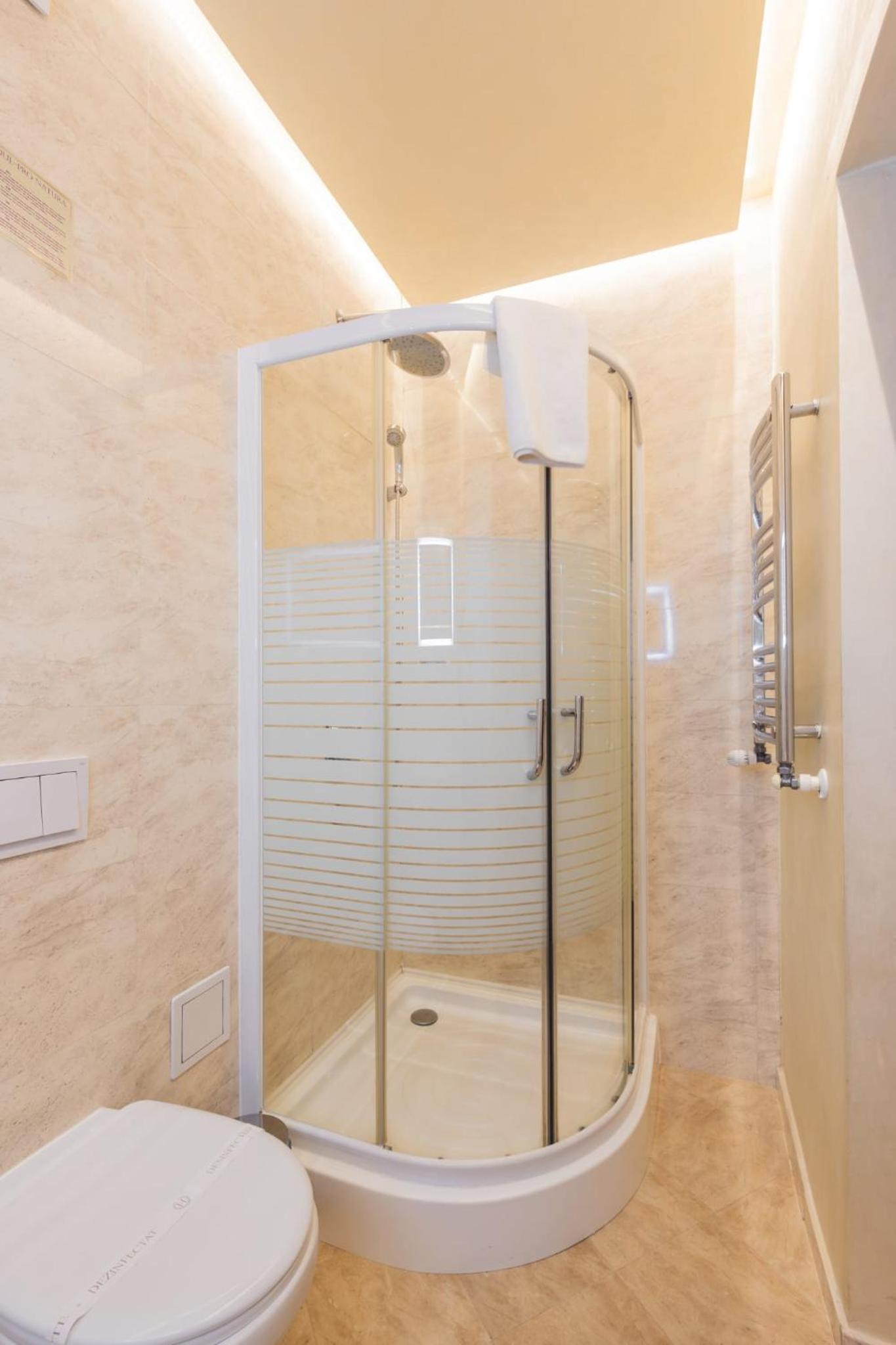 Small Double Room - Photo 10