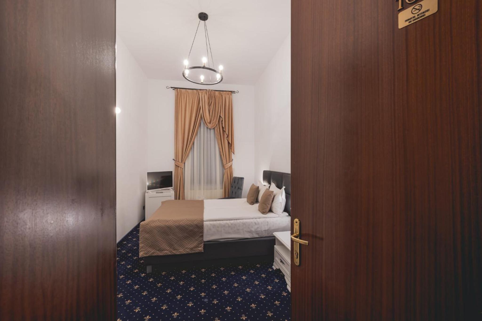Small Double Room - Photo 1