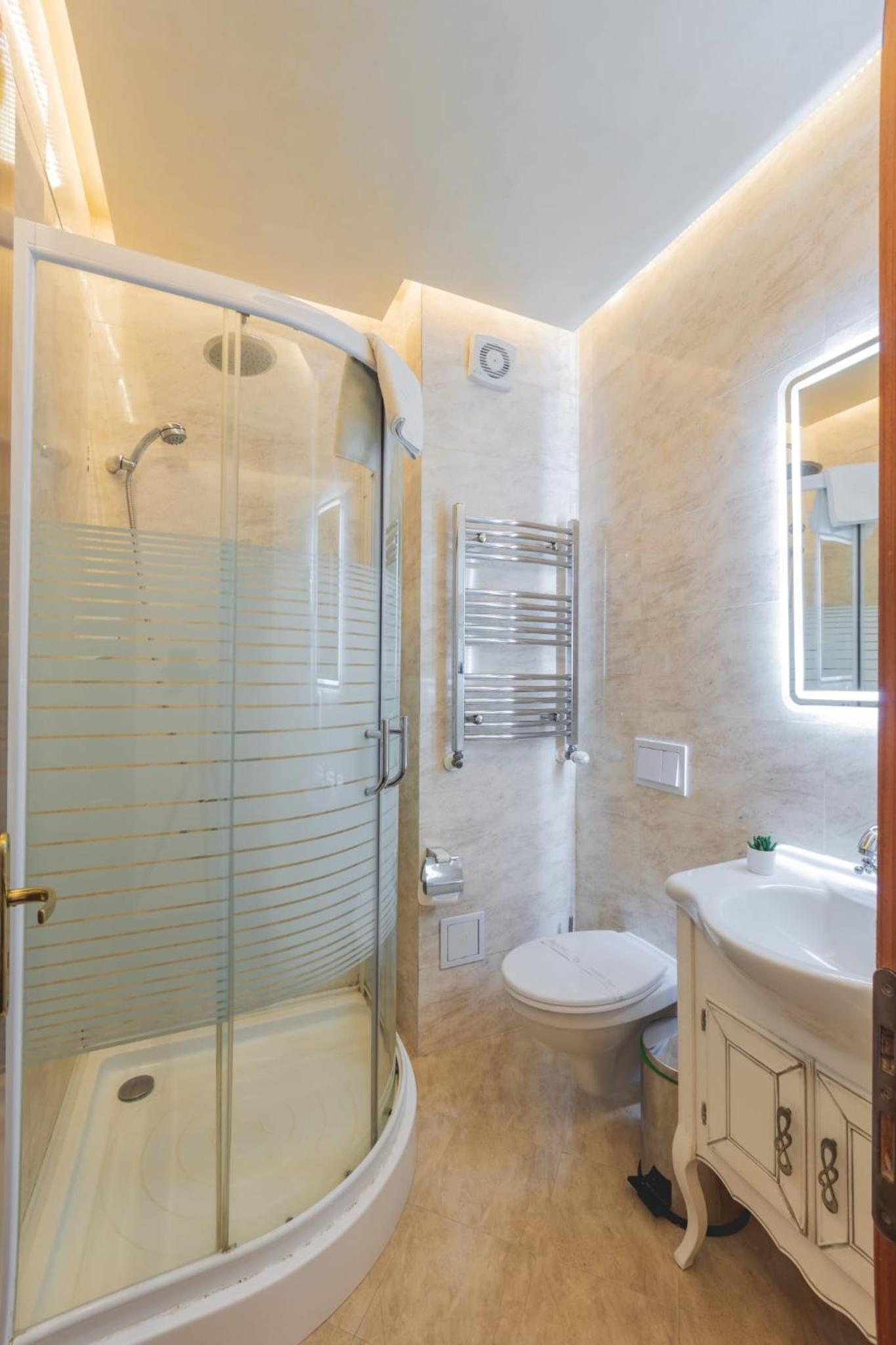 One-Bedroom Suite - Photo 16