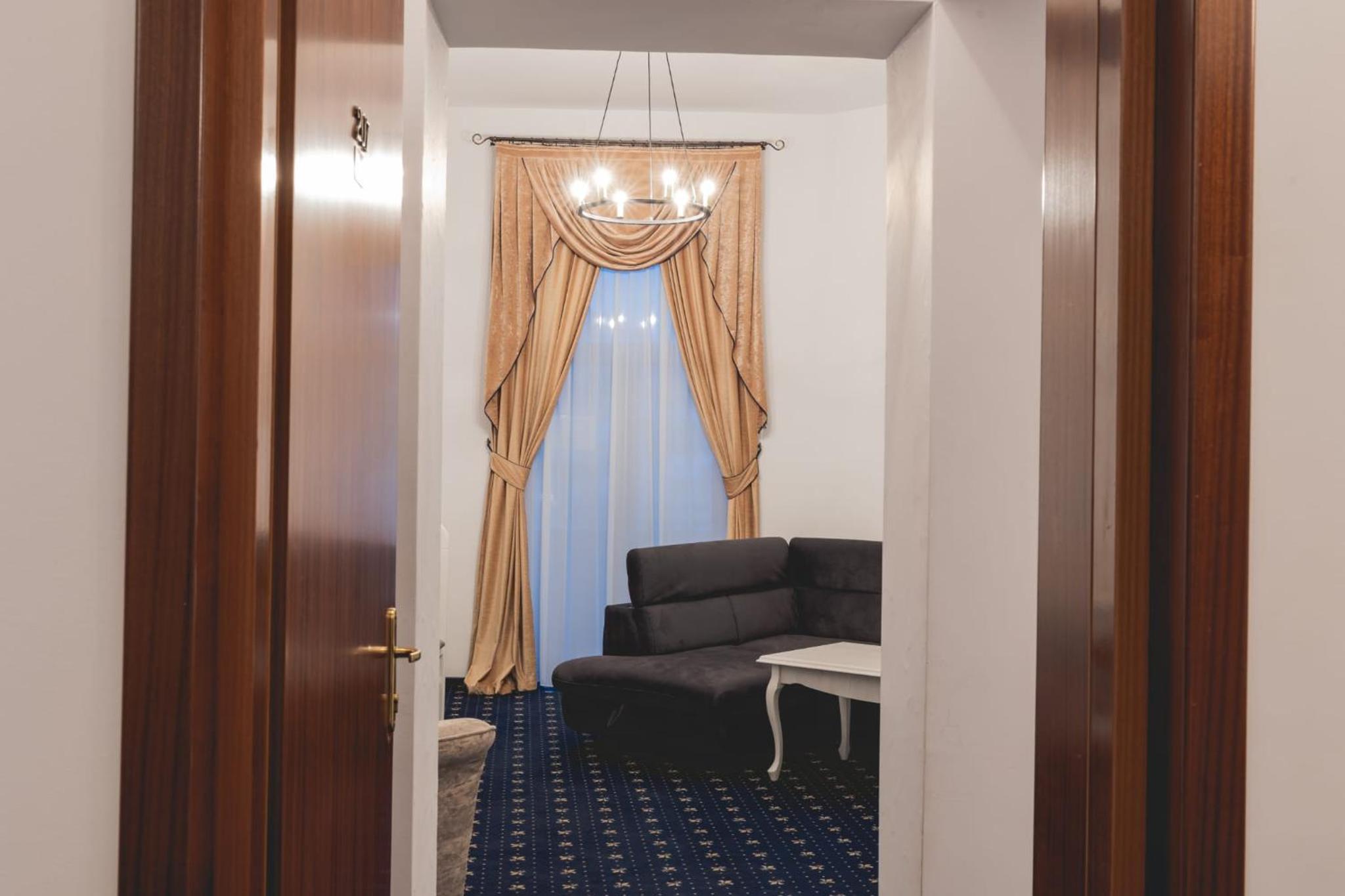 One-Bedroom Suite - Photo 1