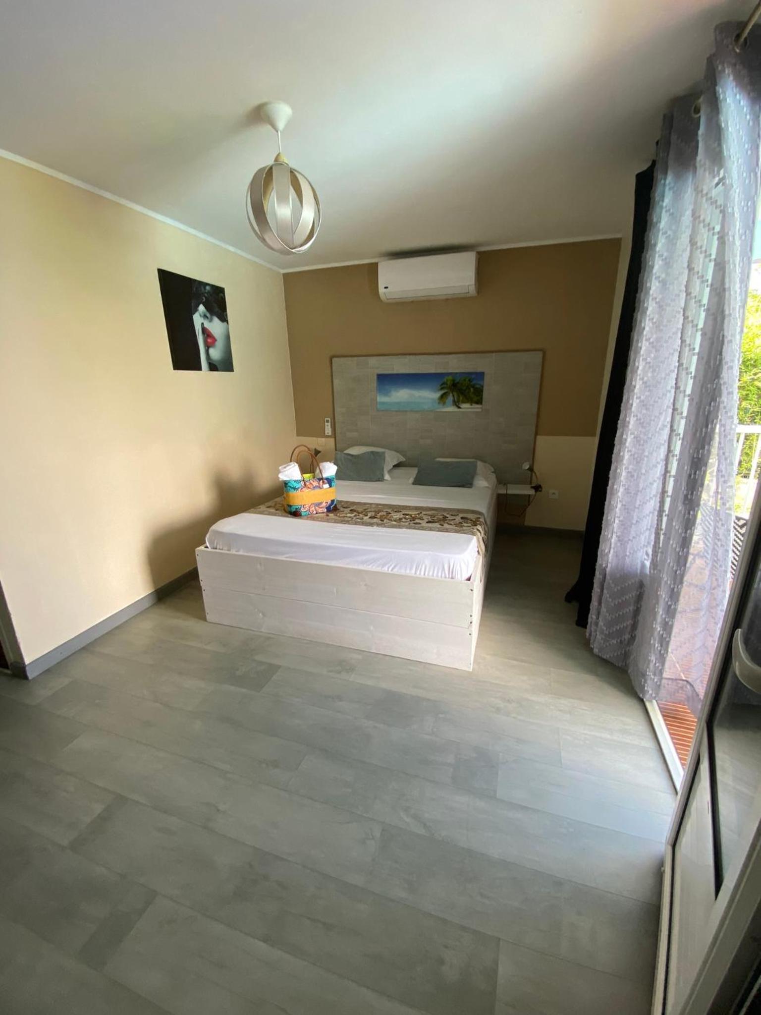 Double Room with Pool View photo 3