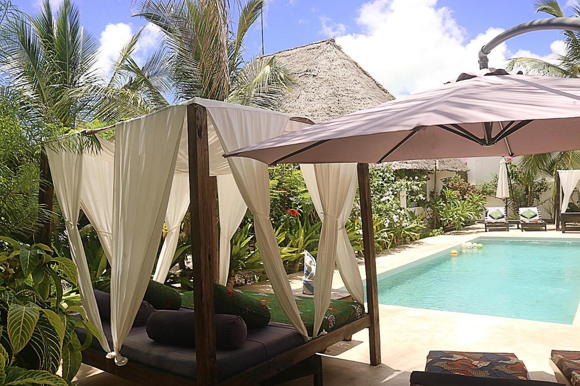 Deluxe Double Room with Balcony - Photo 10