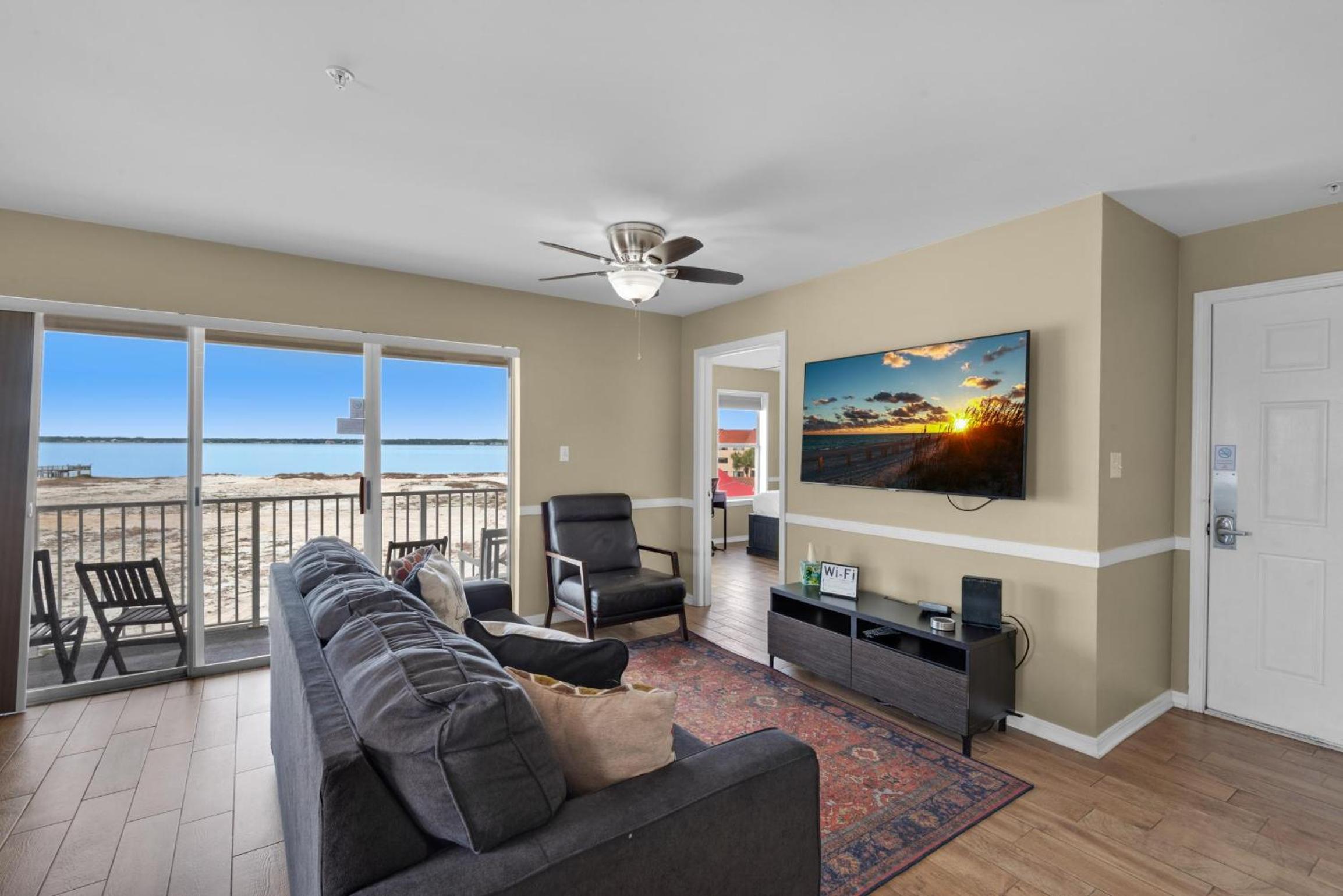 Three-Bedroom Apartment photo 1