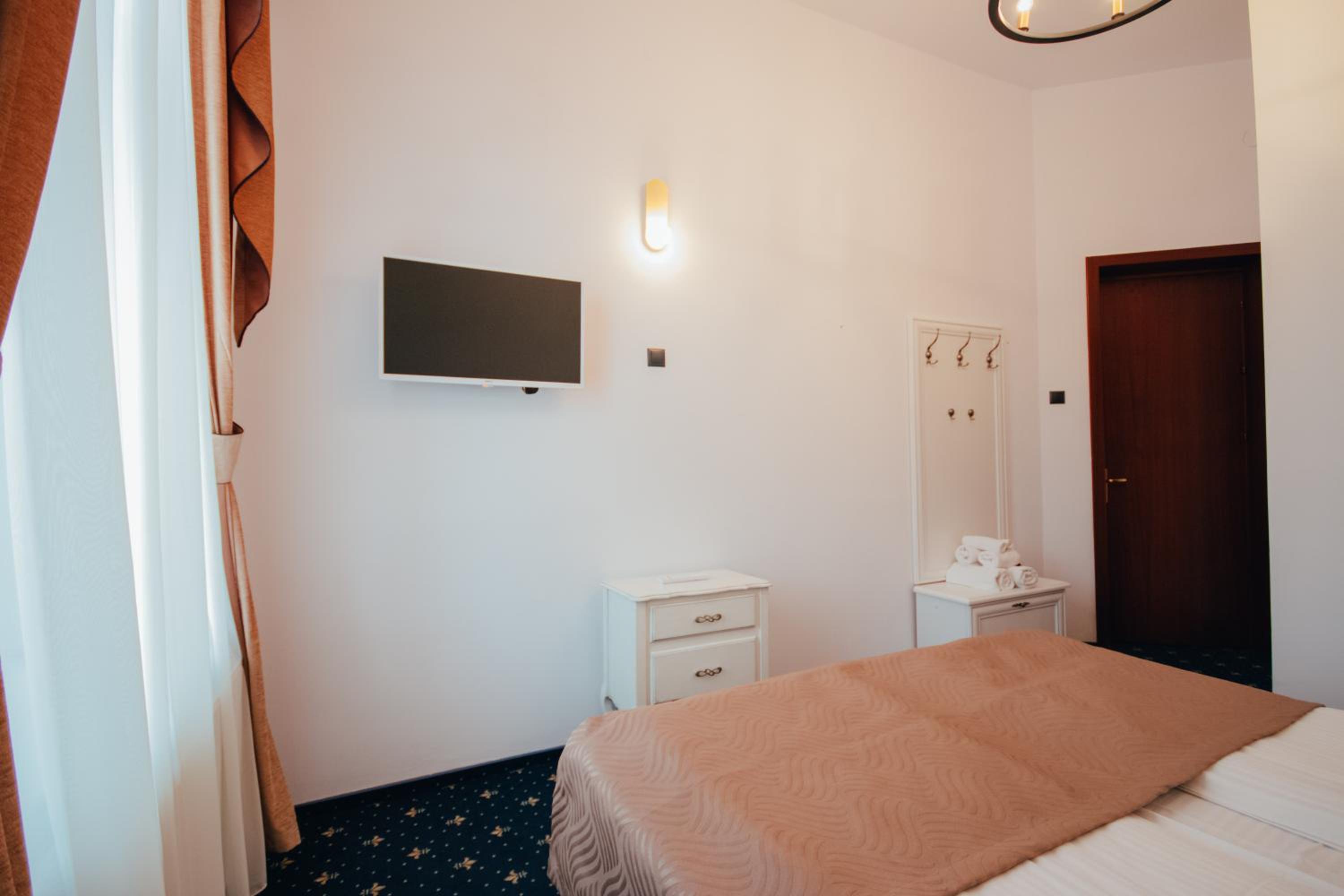 One-Bedroom Suite - Photo 19