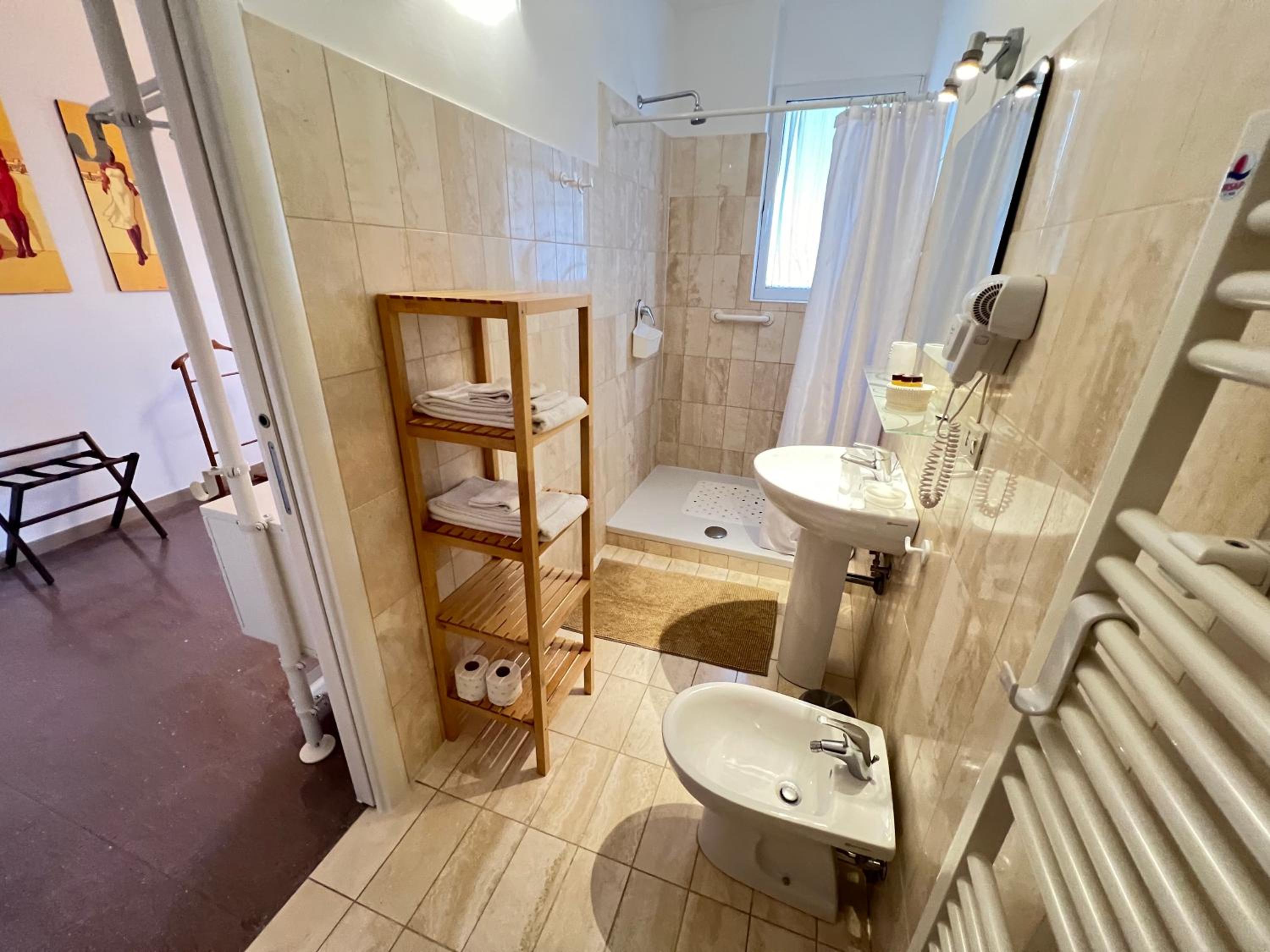 Double Room with Private Bathroom photo 3