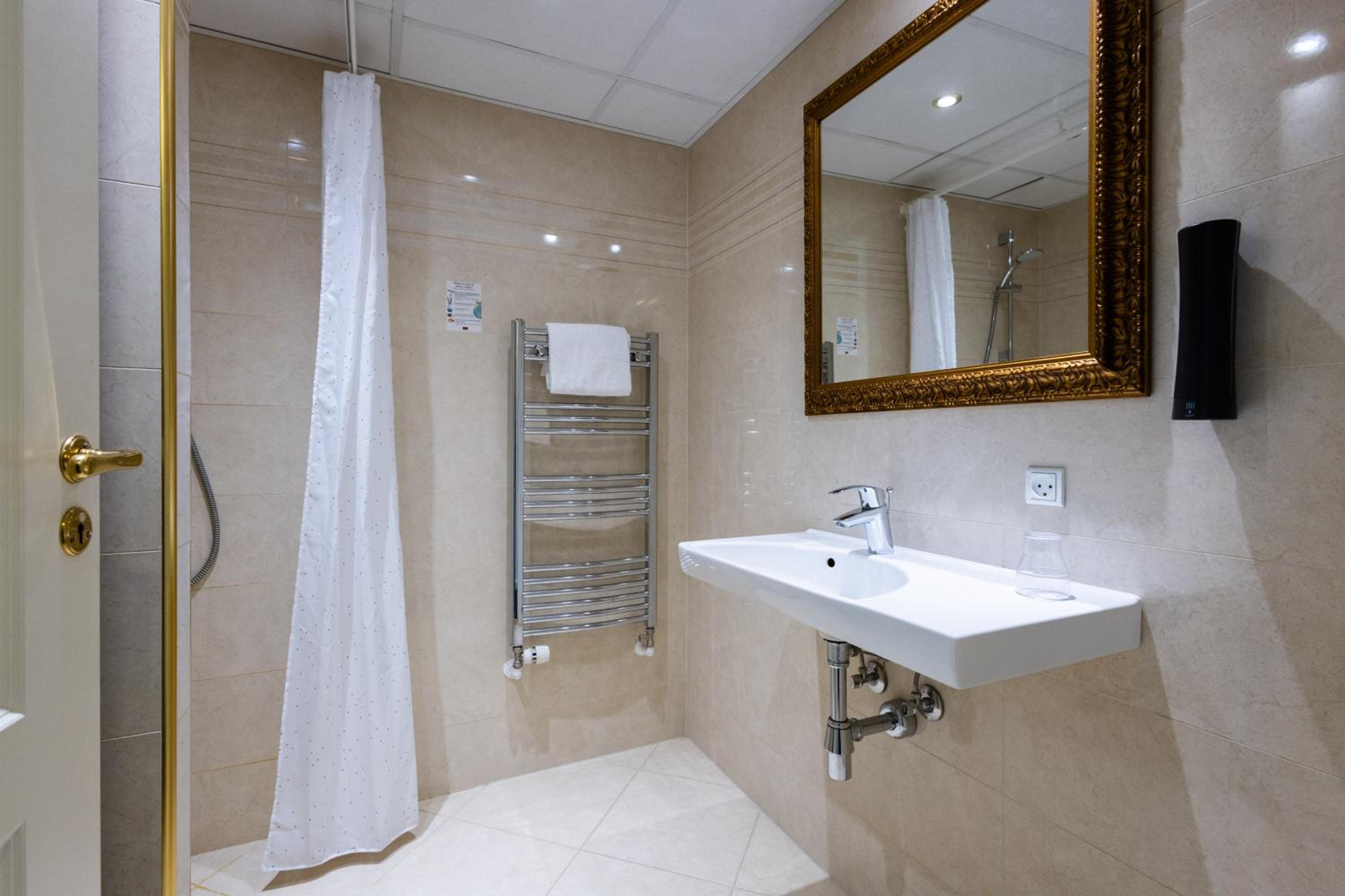 Small Double Room - Photo 4
