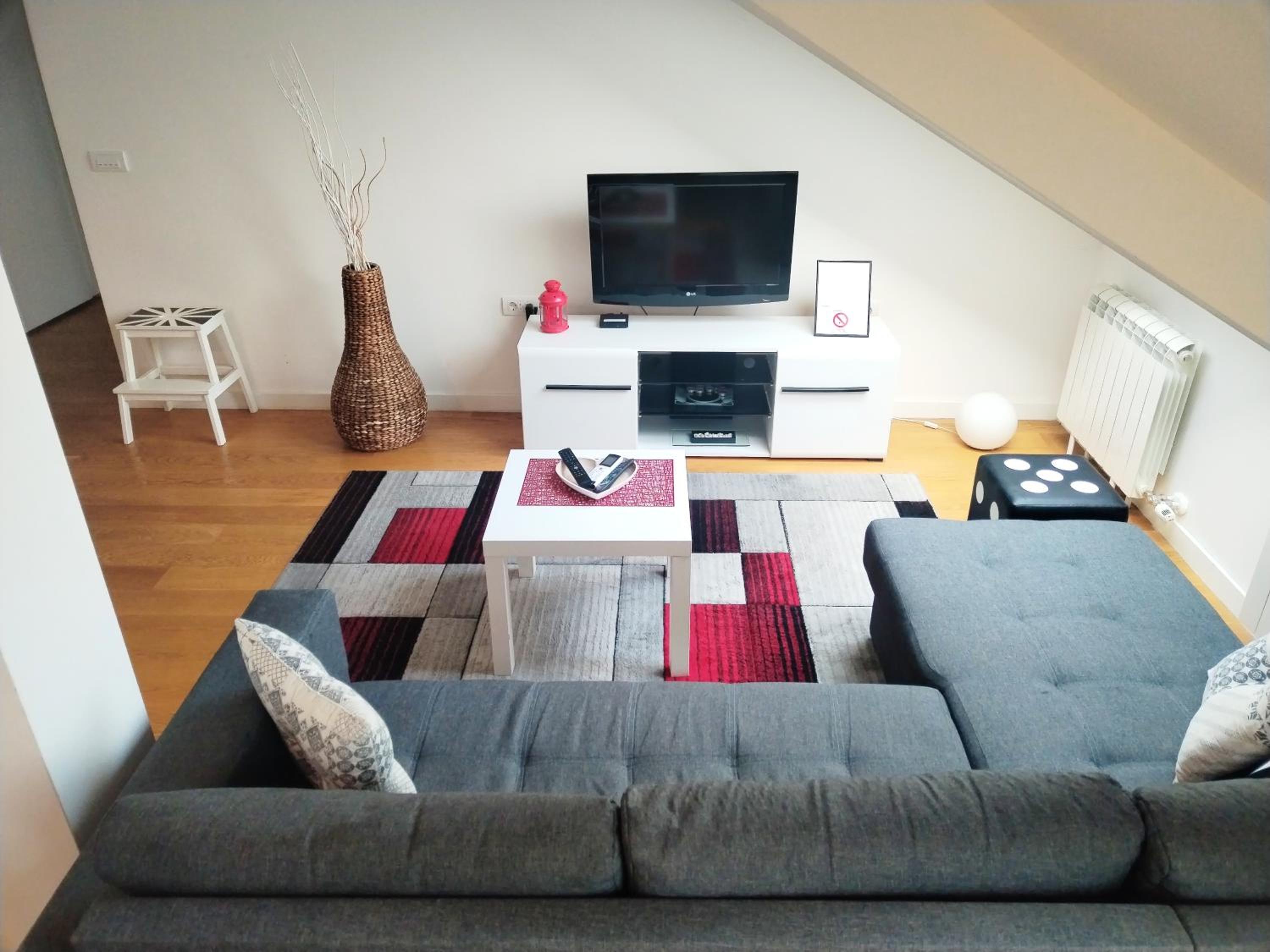 One-Bedroom Apartment photo 2