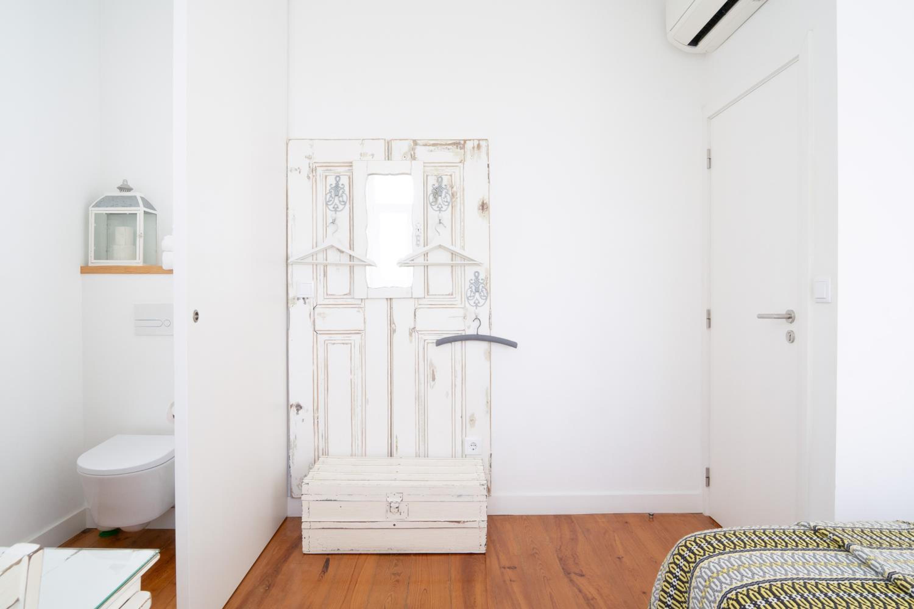 Double Room with Balcony - Photo 10