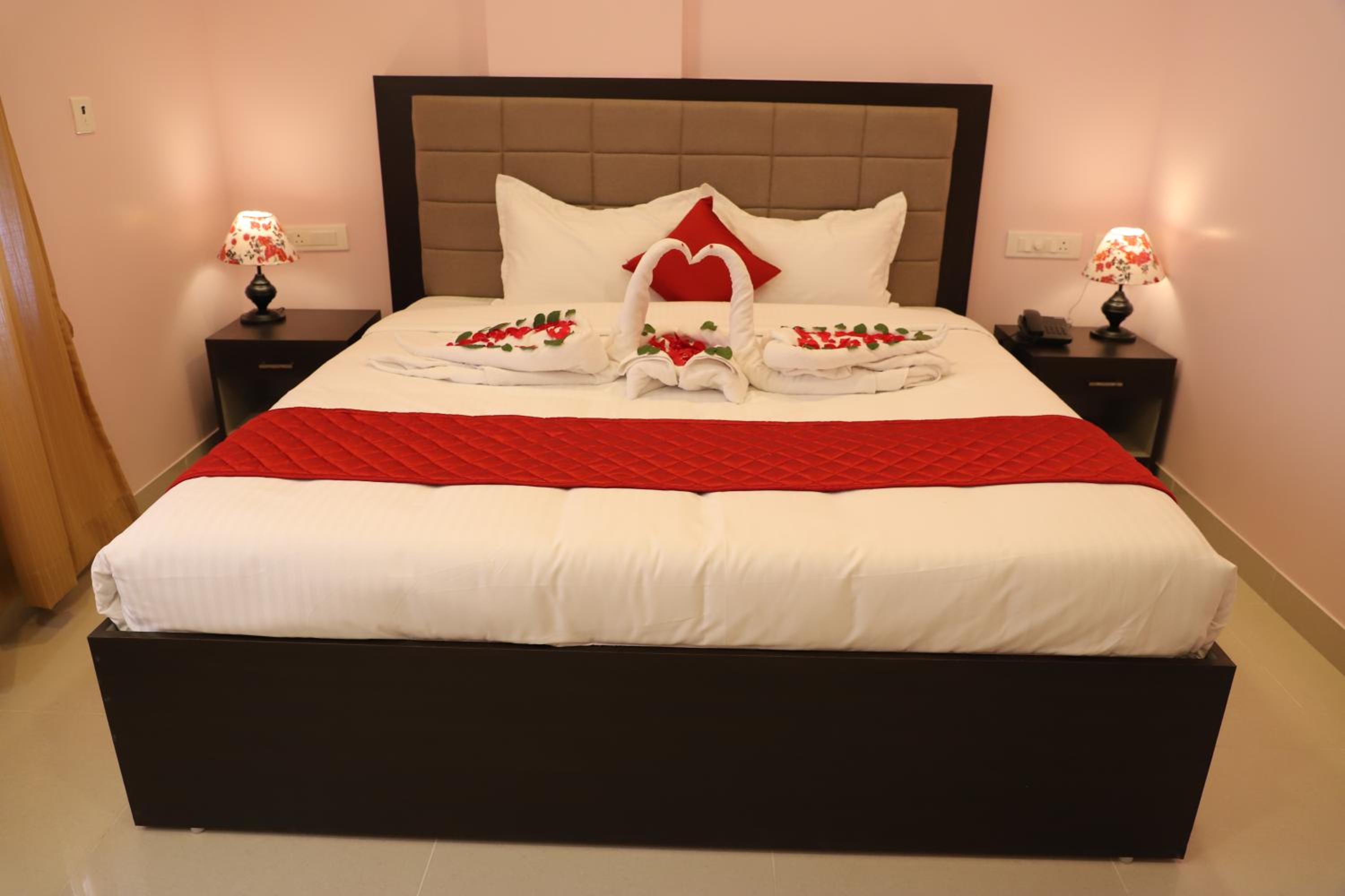 Deluxe King Room - Photo 1