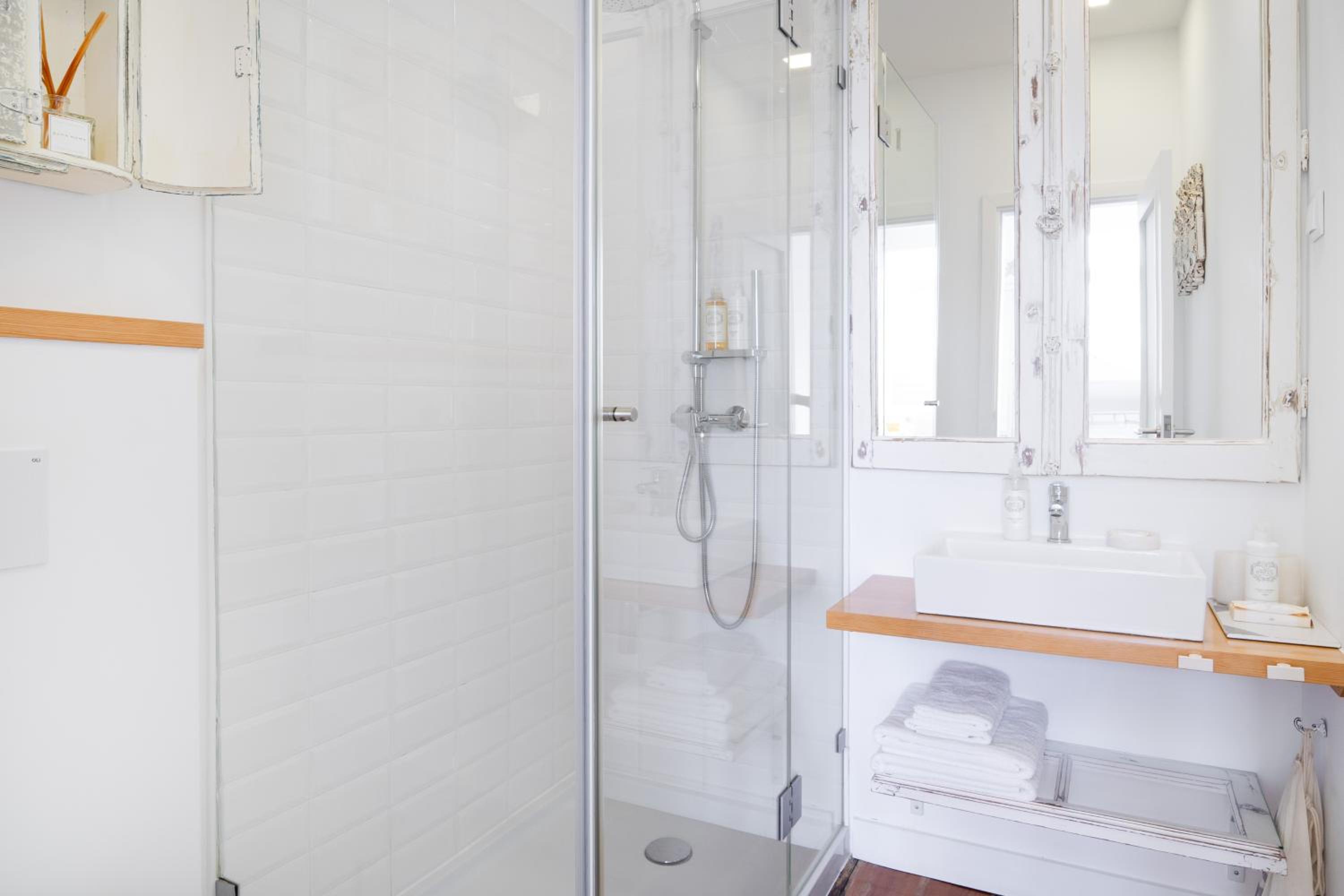 Double or Twin Room - Photo 5