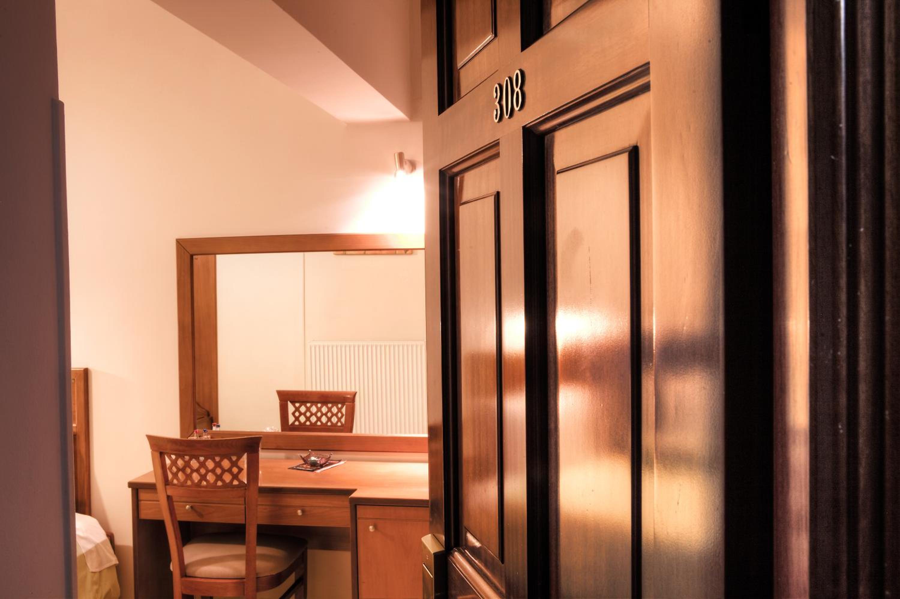 Double or Twin Room with City View photo 3