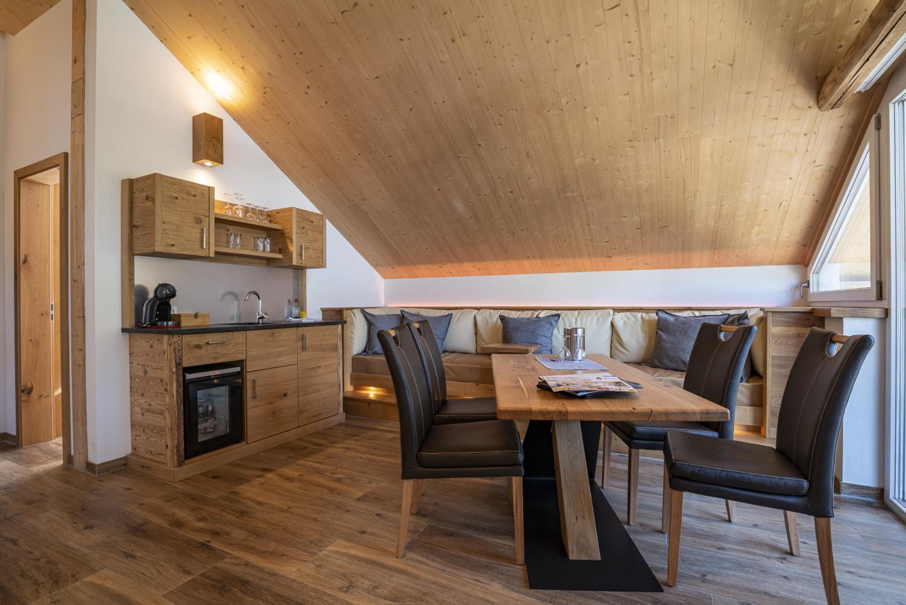 Suite with Whirlpool and Sauna photo 3