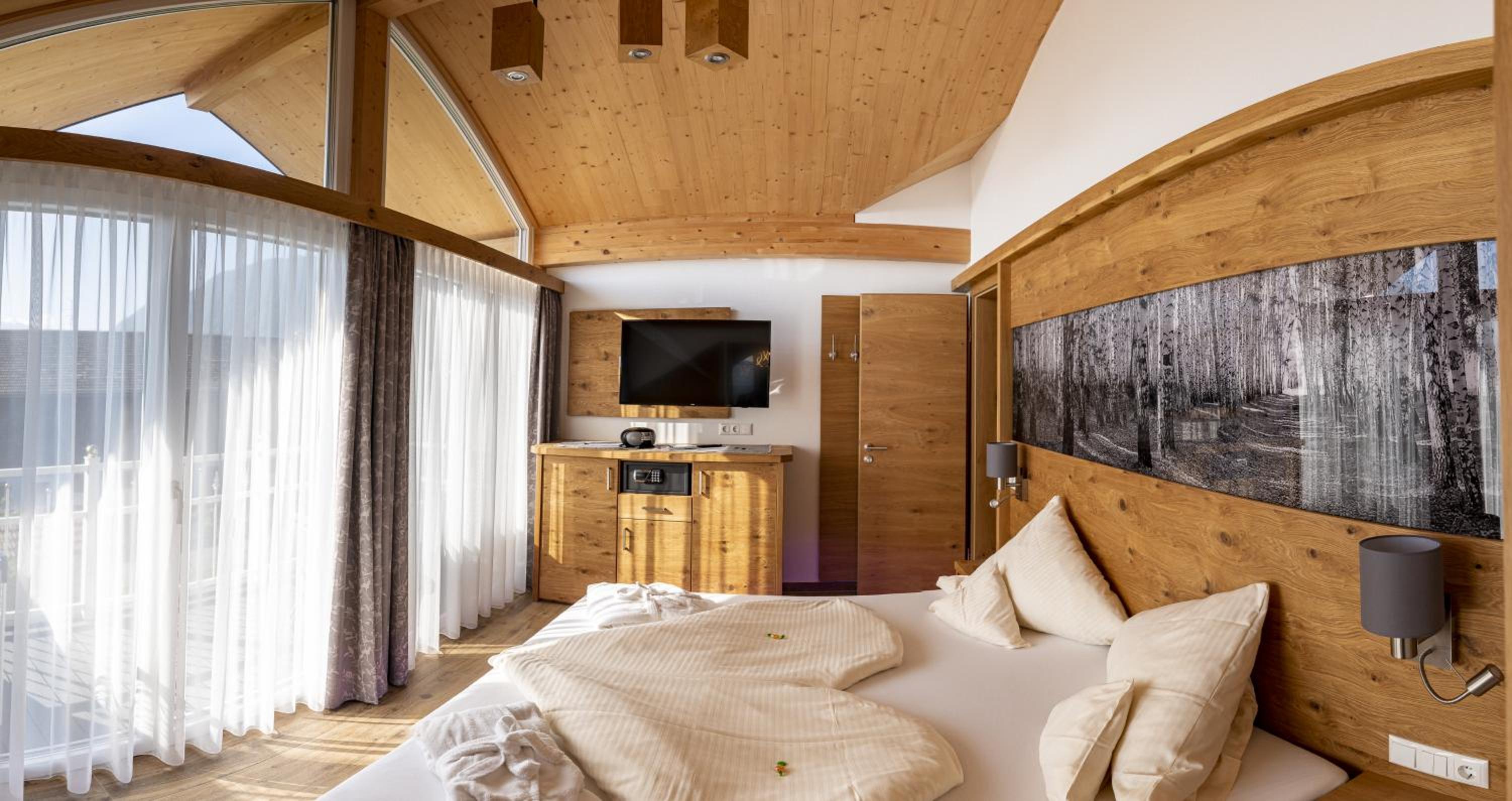 Suite with Whirlpool and Sauna photo 2