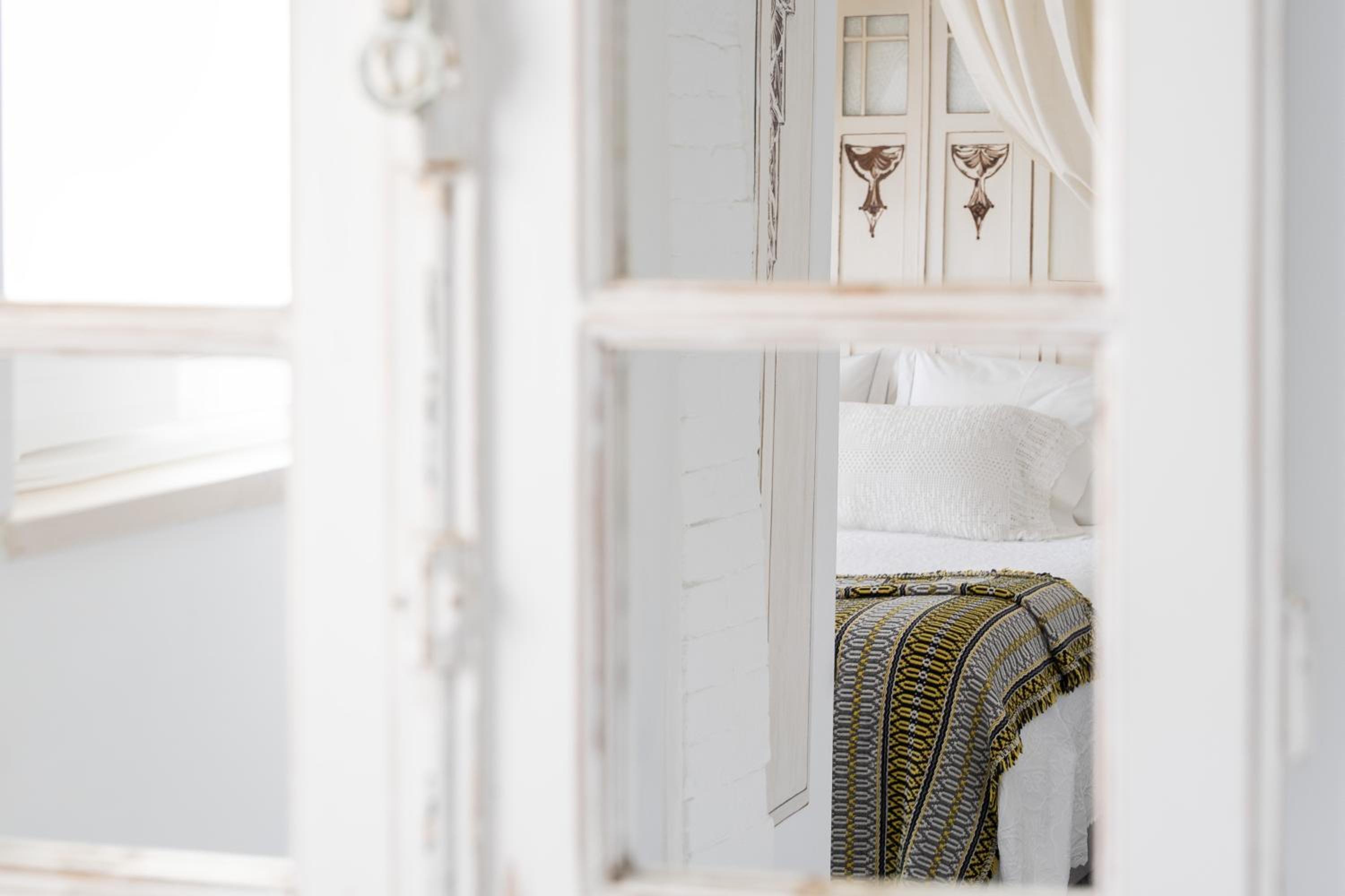 Queen Suite with City View - Photo 9