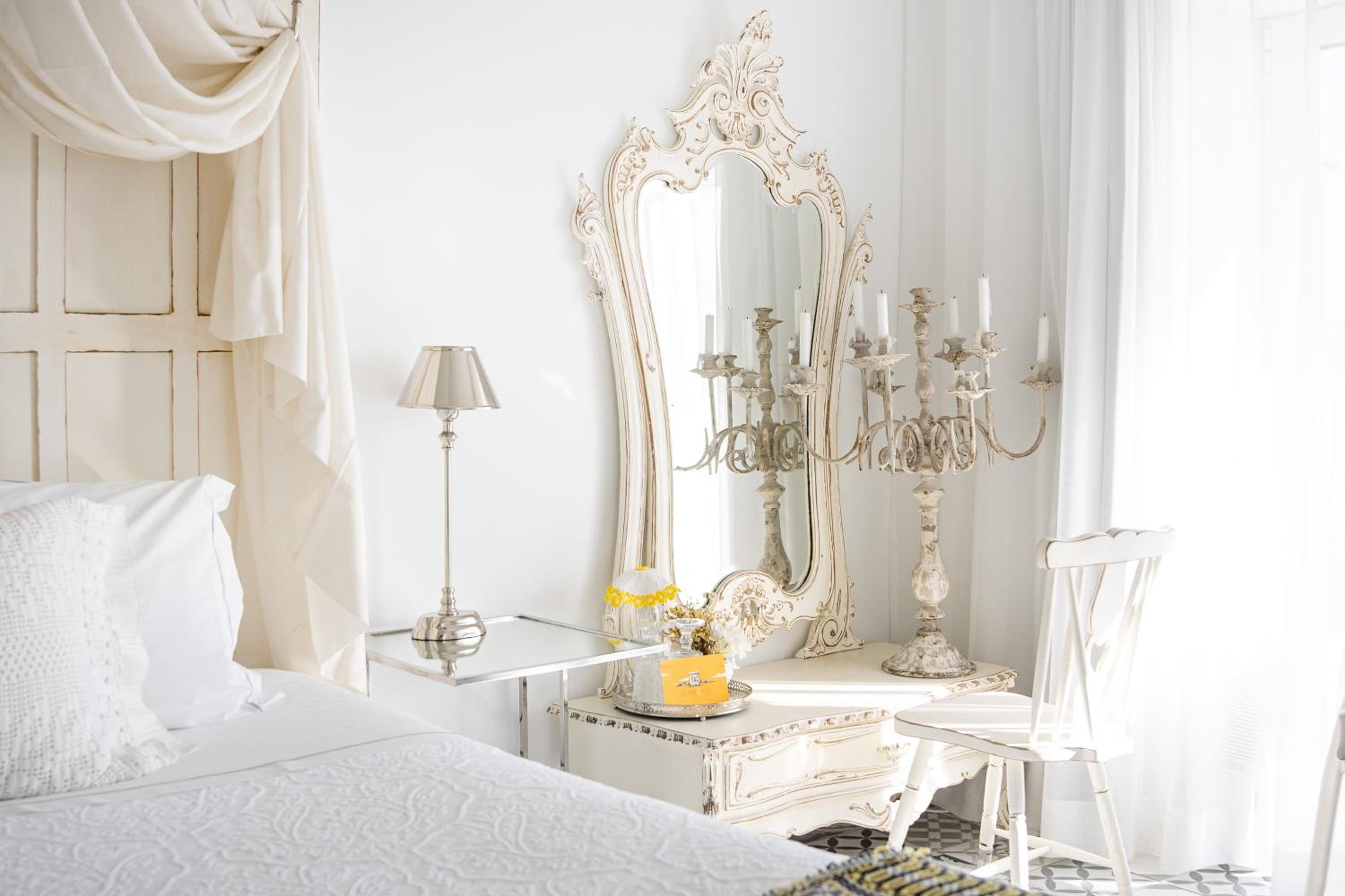 Queen Suite with City View - Photo 4