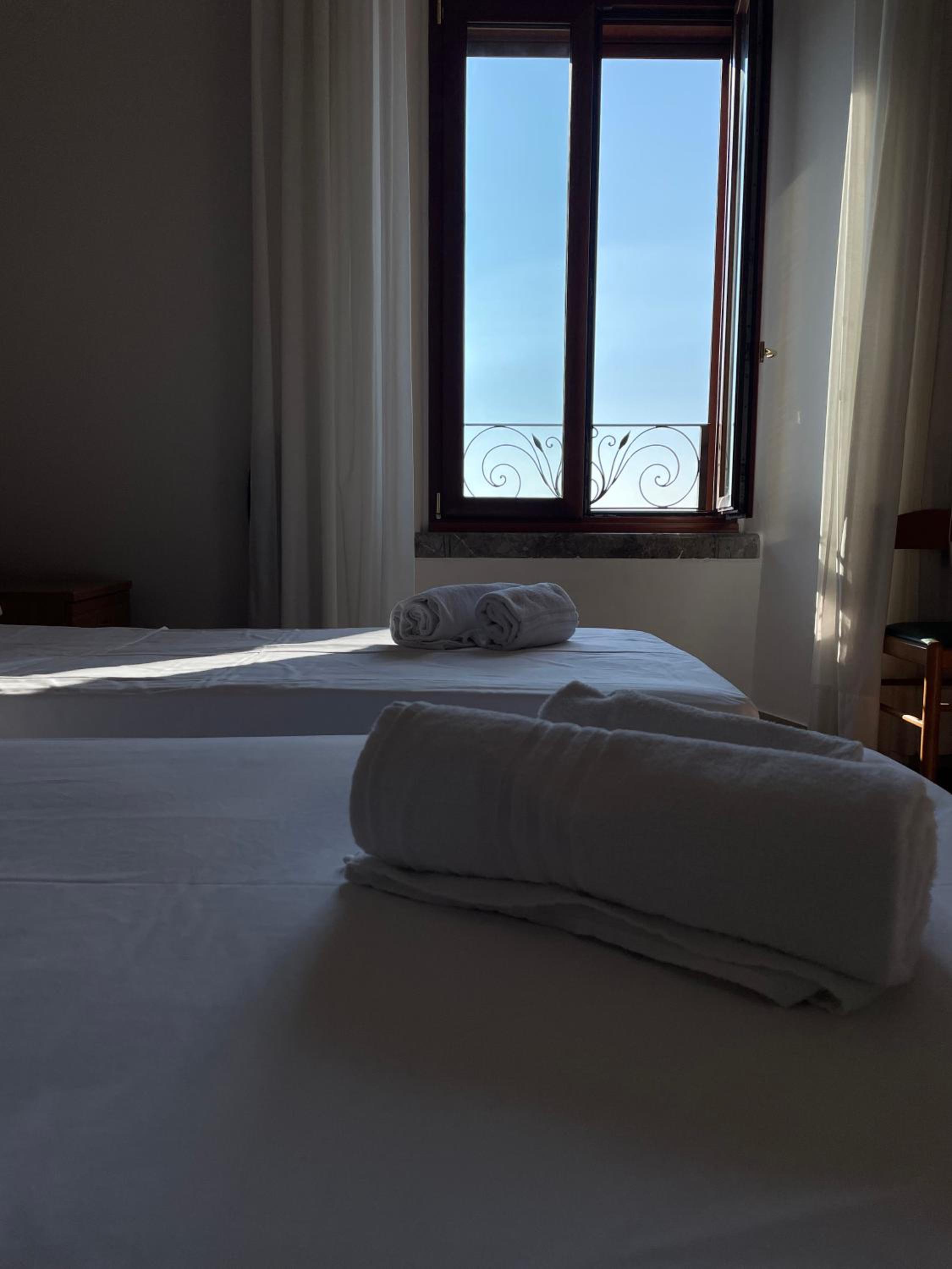 Double or Twin Room with Sea View photo 1