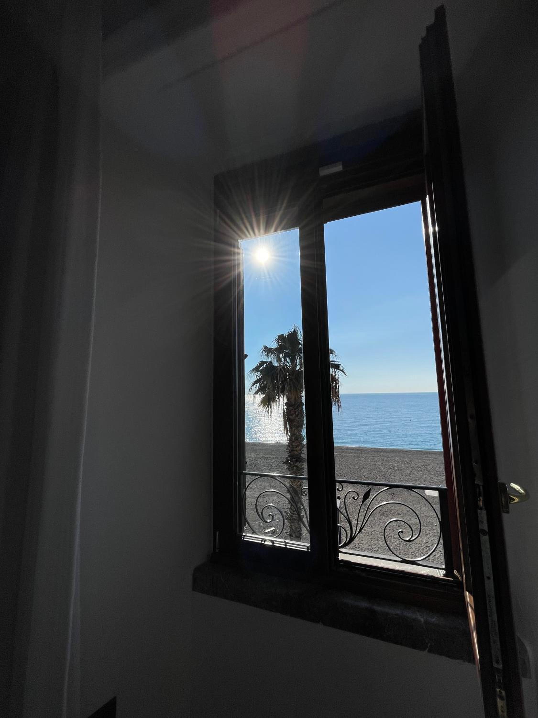 Double or Twin Room with Sea View photo 2