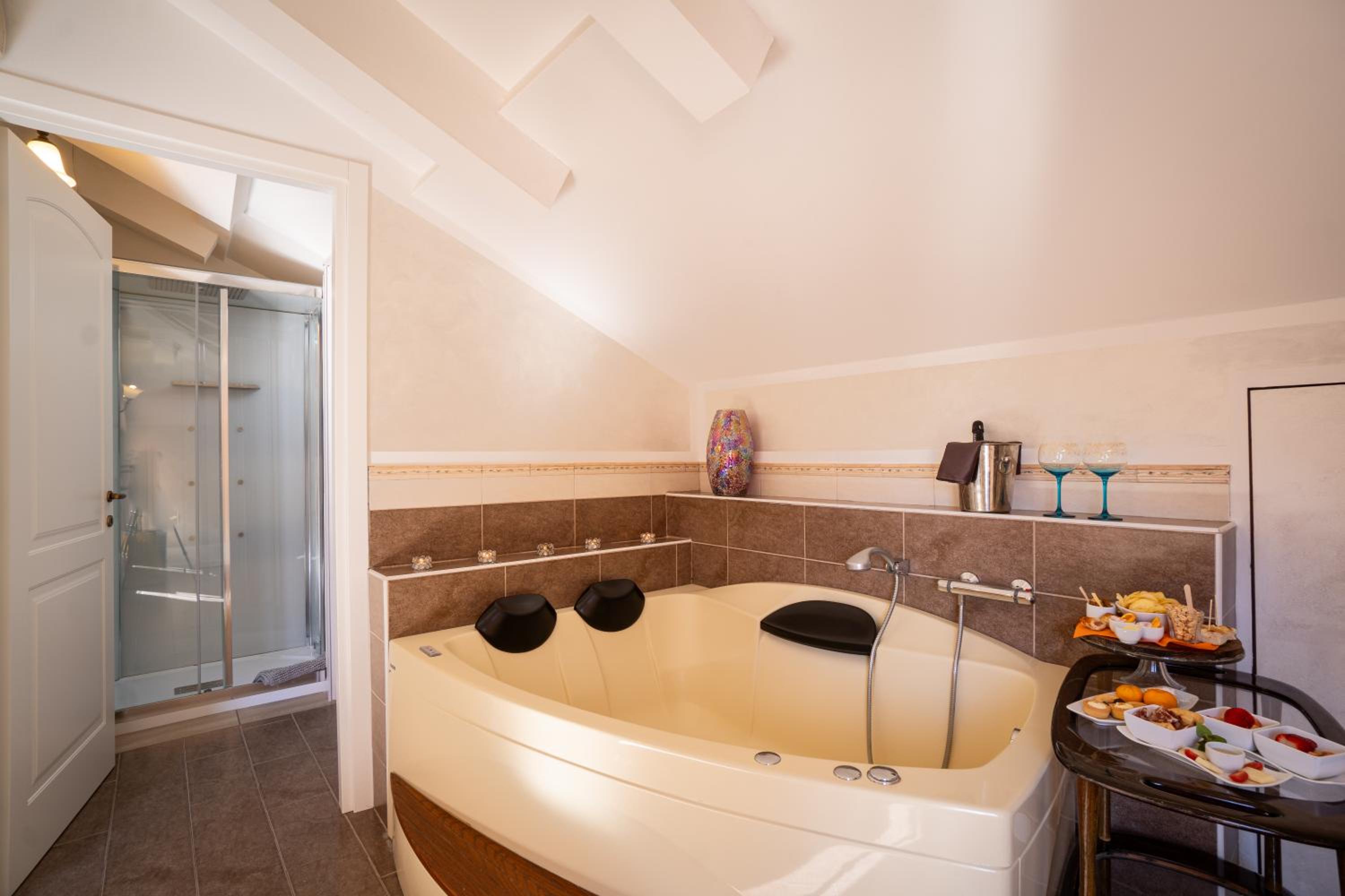 Suite with Sauna - Photo 12