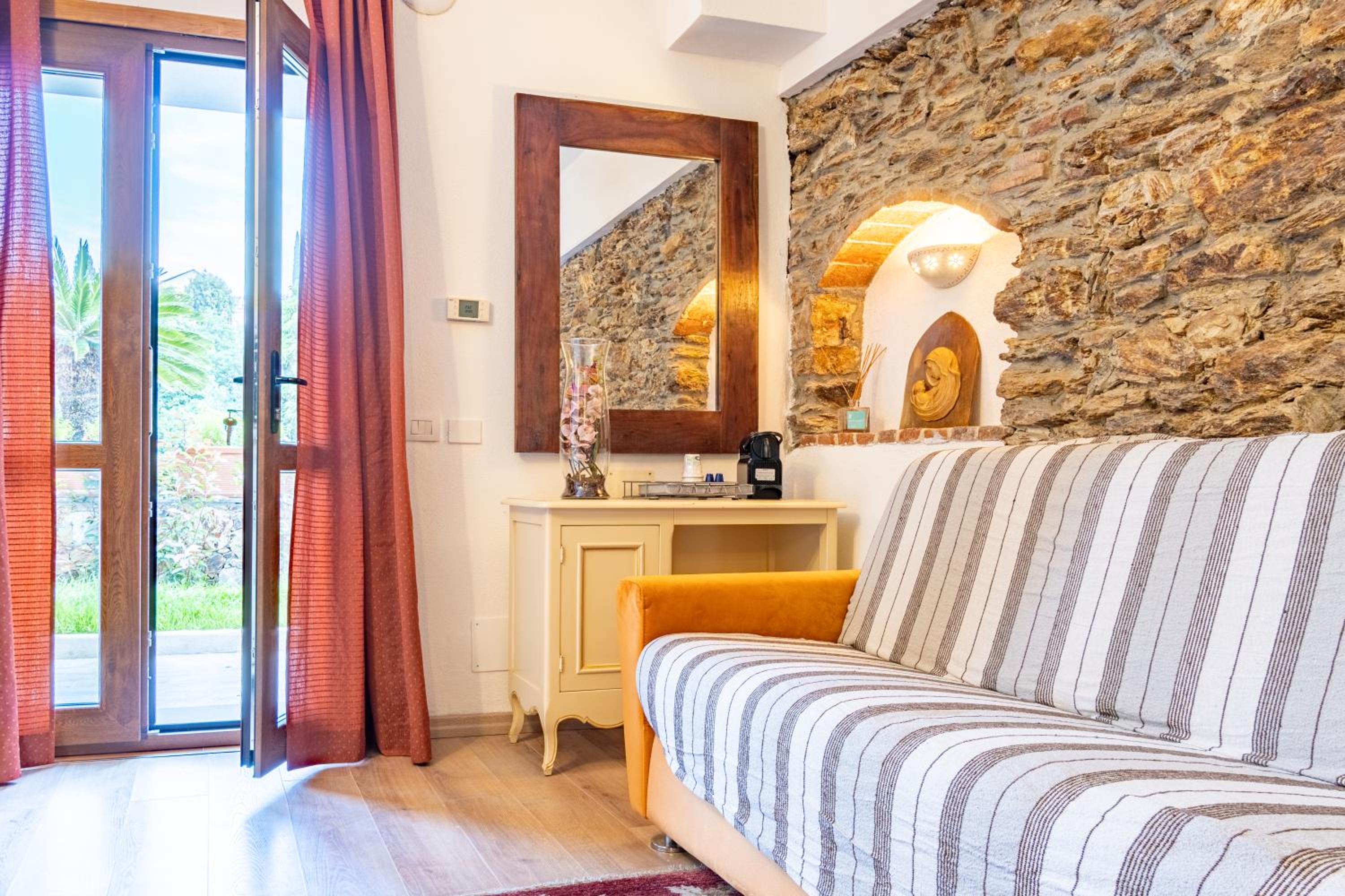 One-Bedroom Apartment - Photo 10