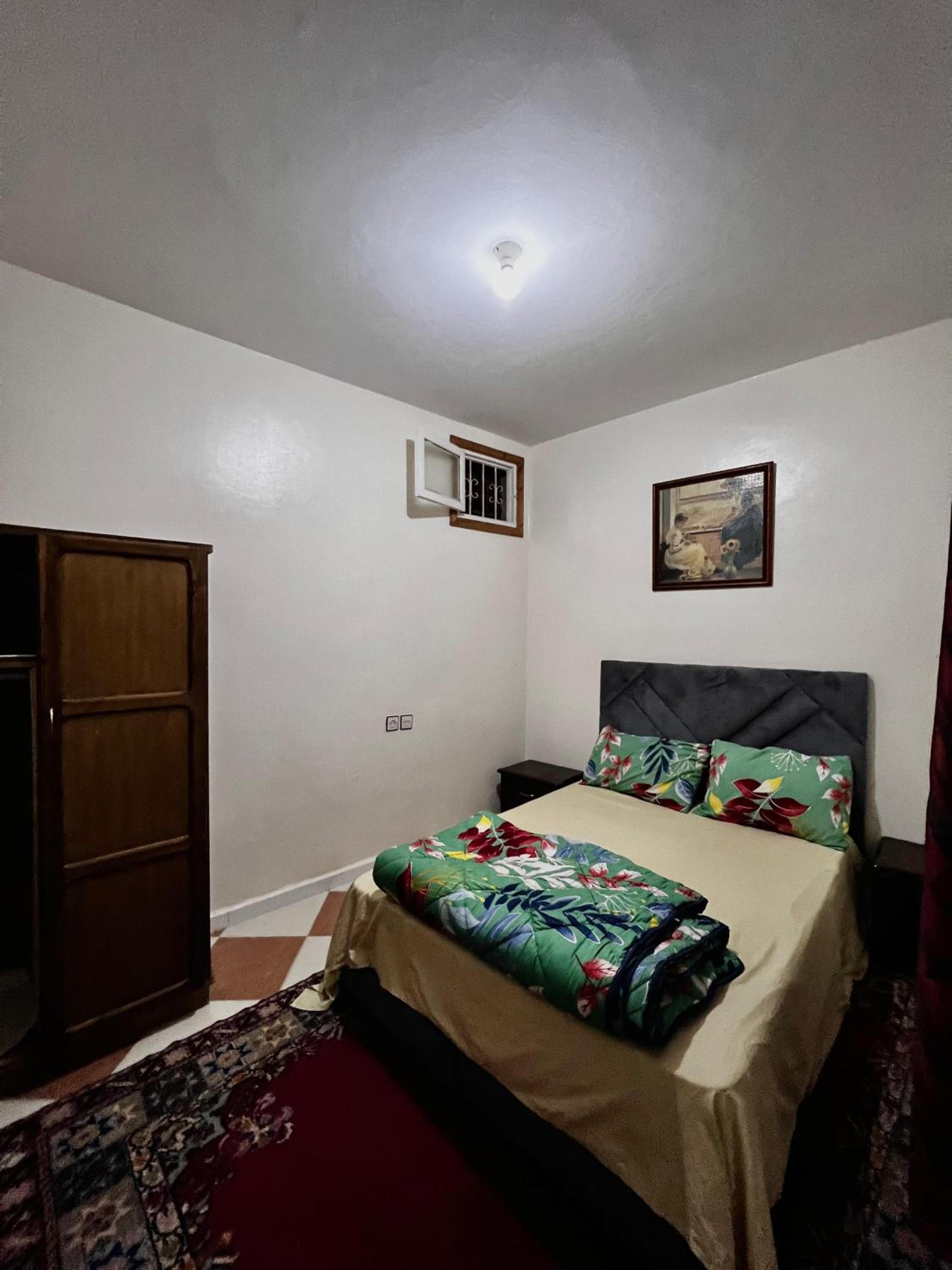 Double Room with Shared Bathroom photo 2