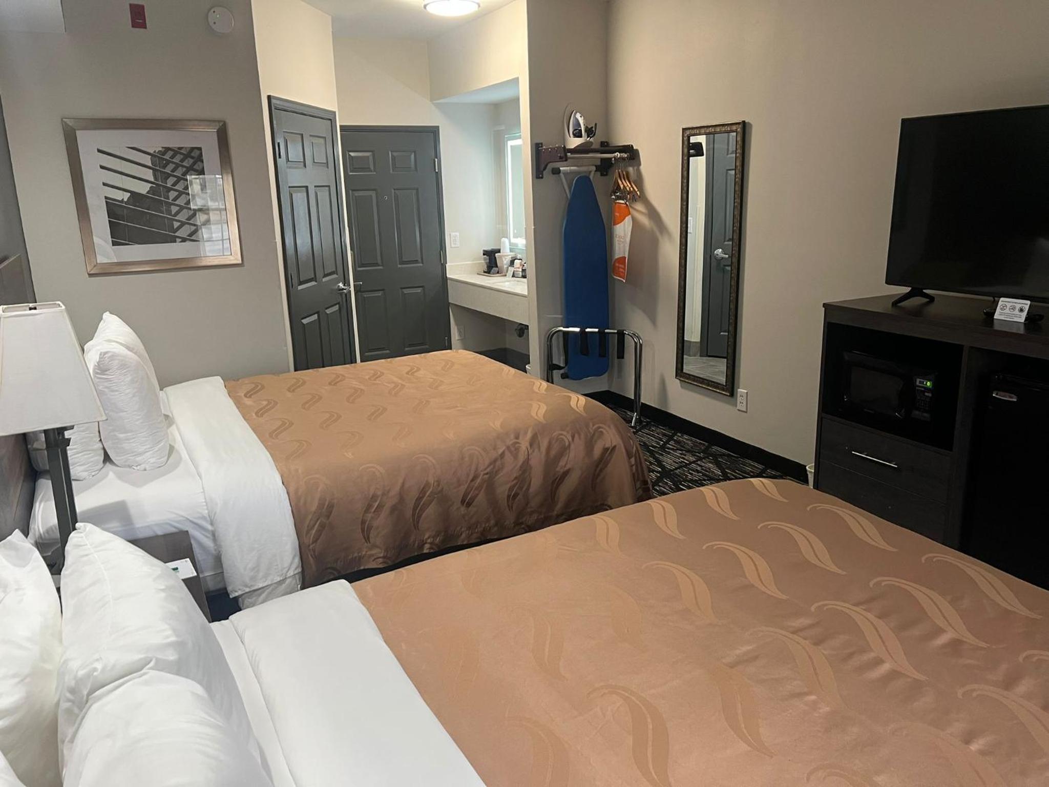 Double Room with Two Double Beds - Non-Smoking - Photo 8