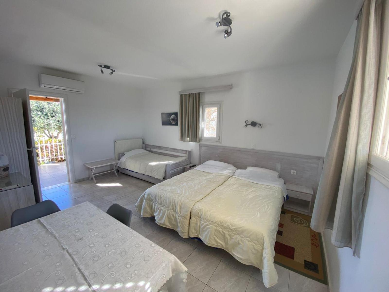 Family Room - Photo 4