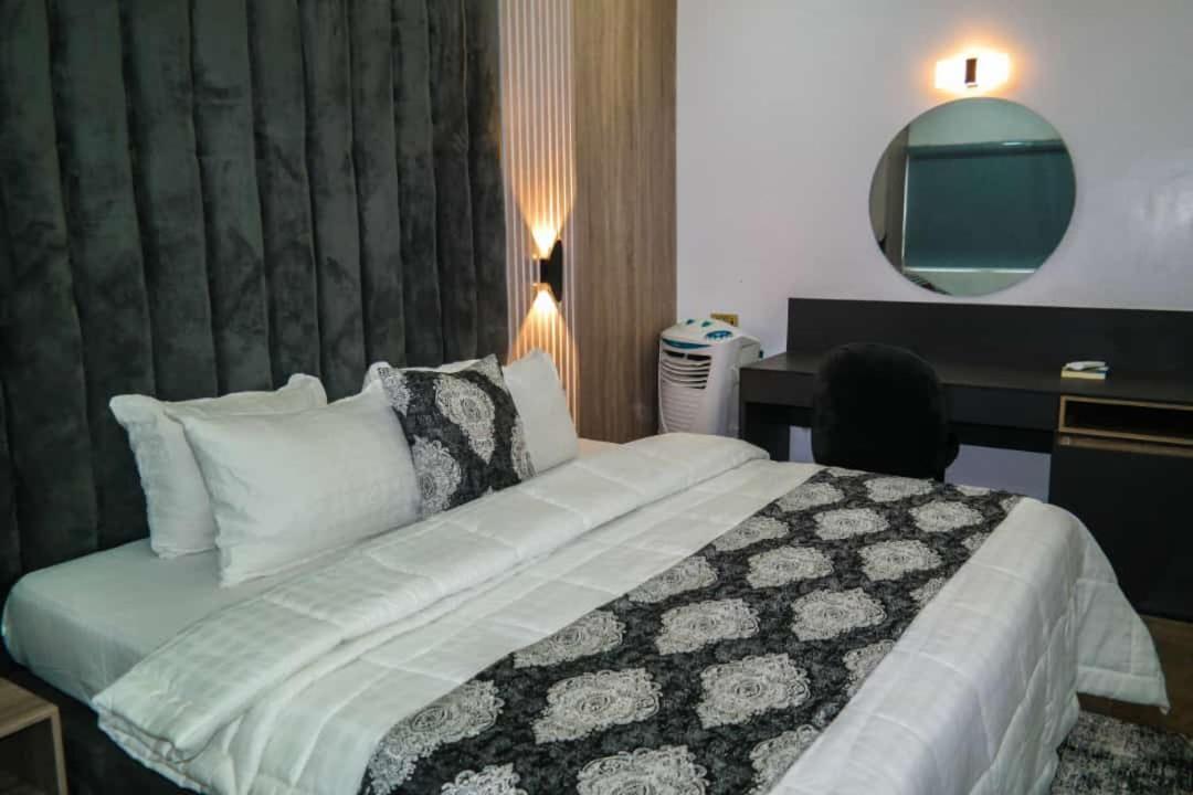 Budget Double Room - Photo 4