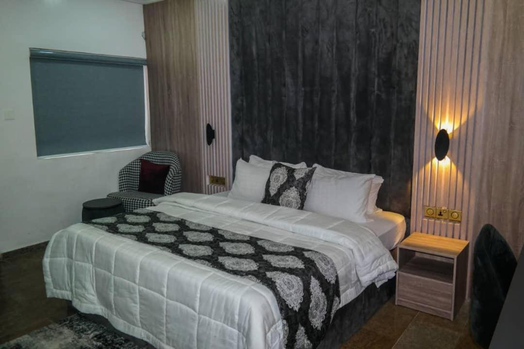Budget Double Room - Photo 8