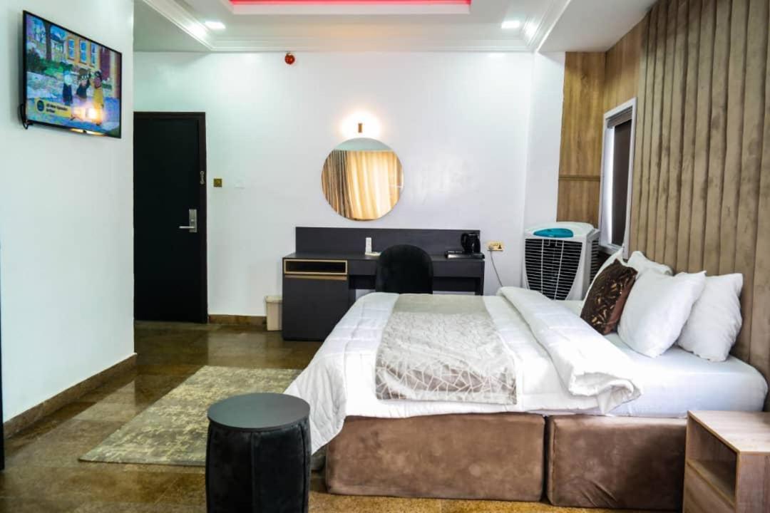 Budget Double Room - Photo 3