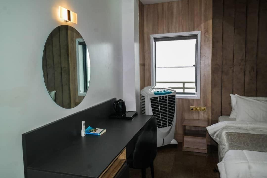 Budget Double Room - Photo 12