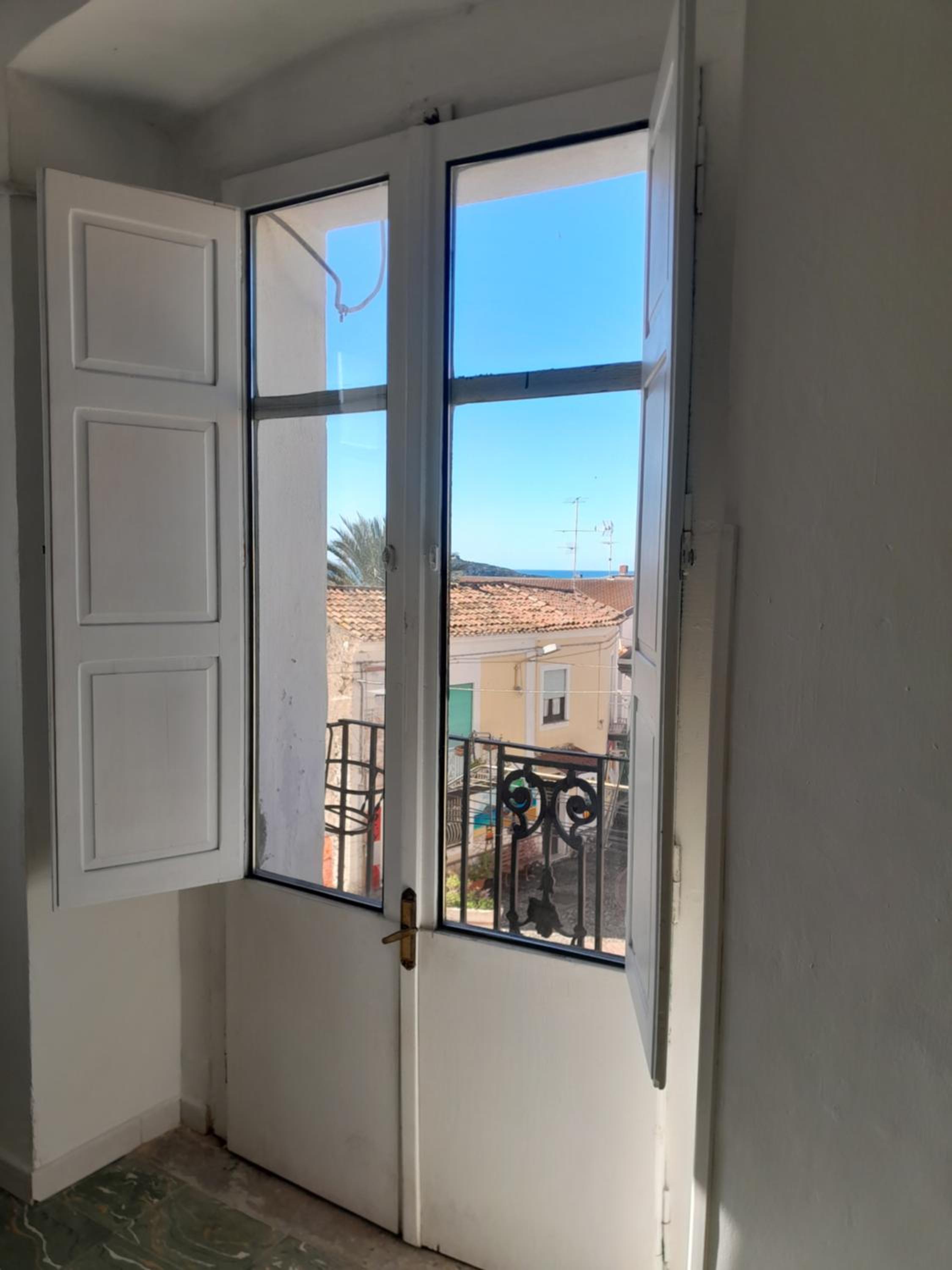 Basic Triple Room photo 3