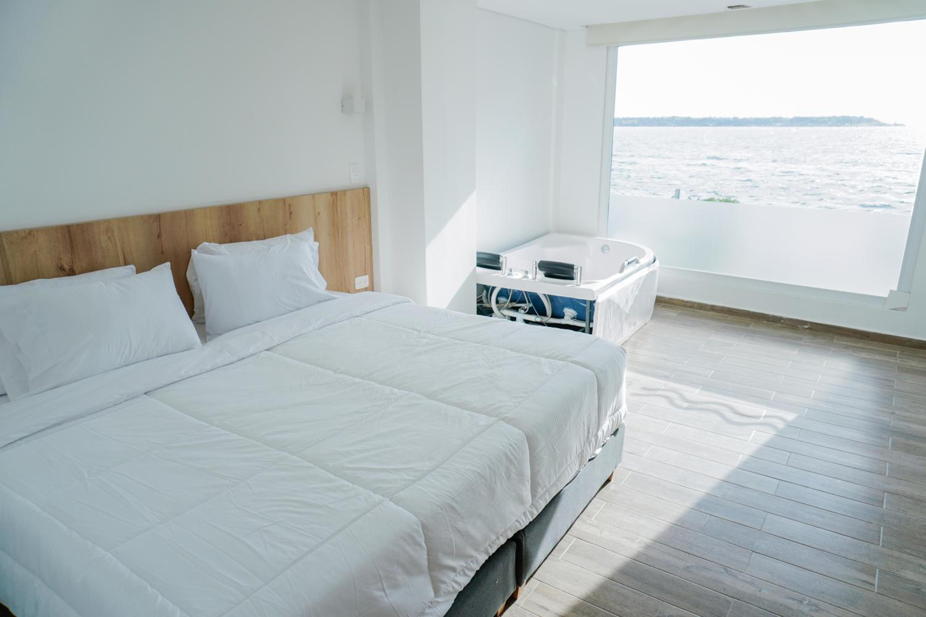 Double Room with Spa Bath - Photo 14