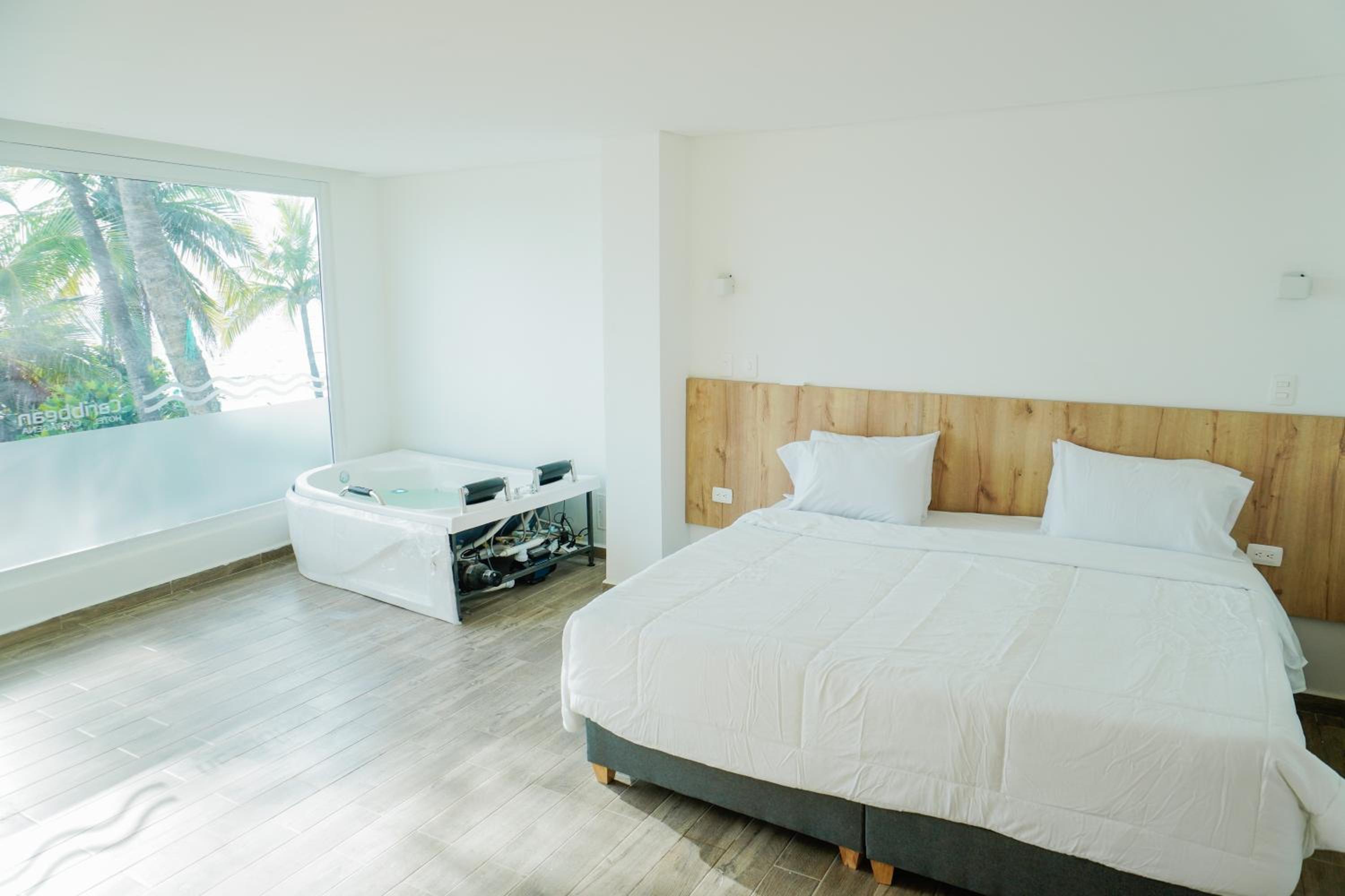 Double Room with Spa Bath - Photo 3