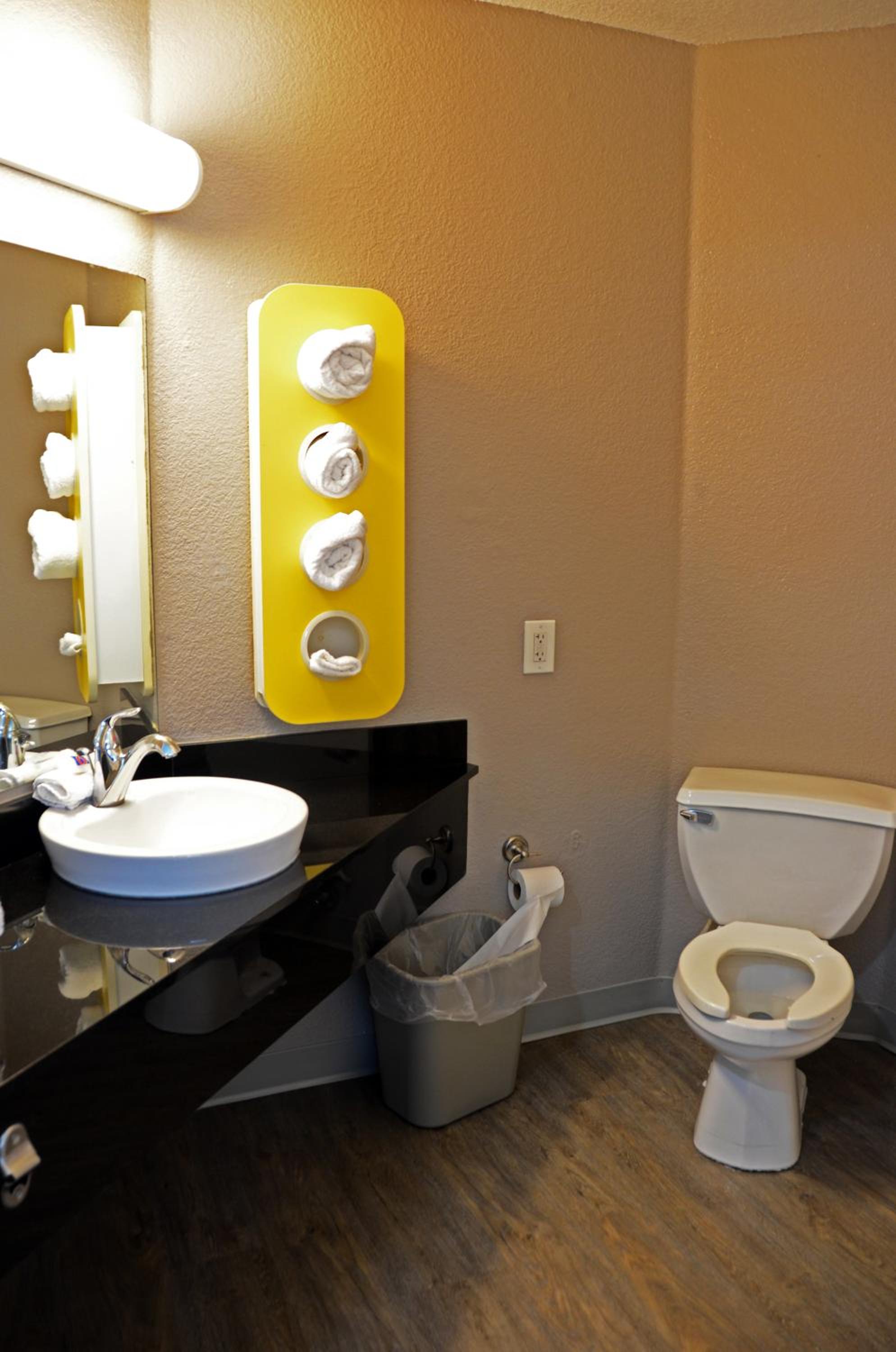 Queen Room photo 3