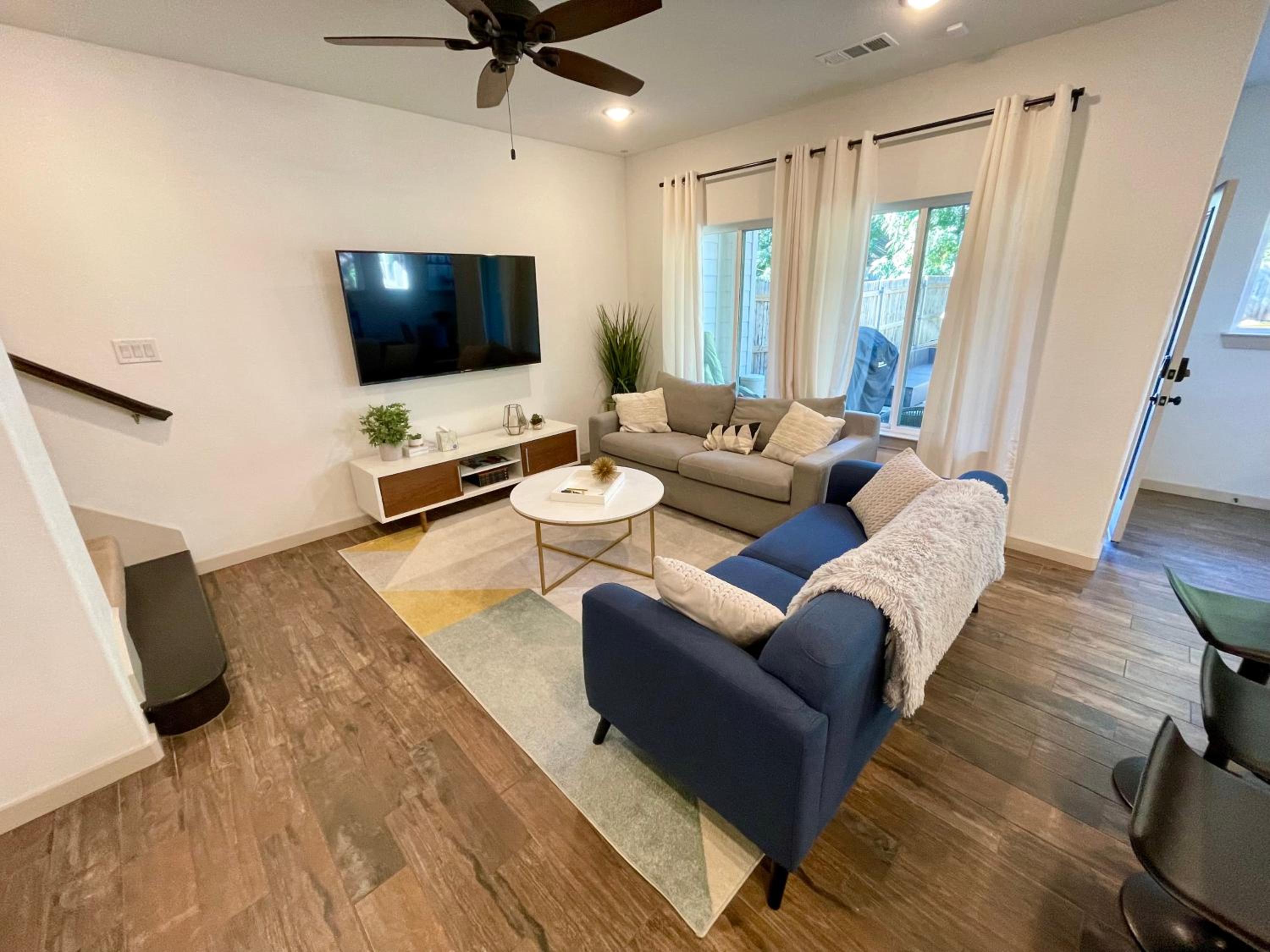 Three-Bedroom Townhouse - Photo 21