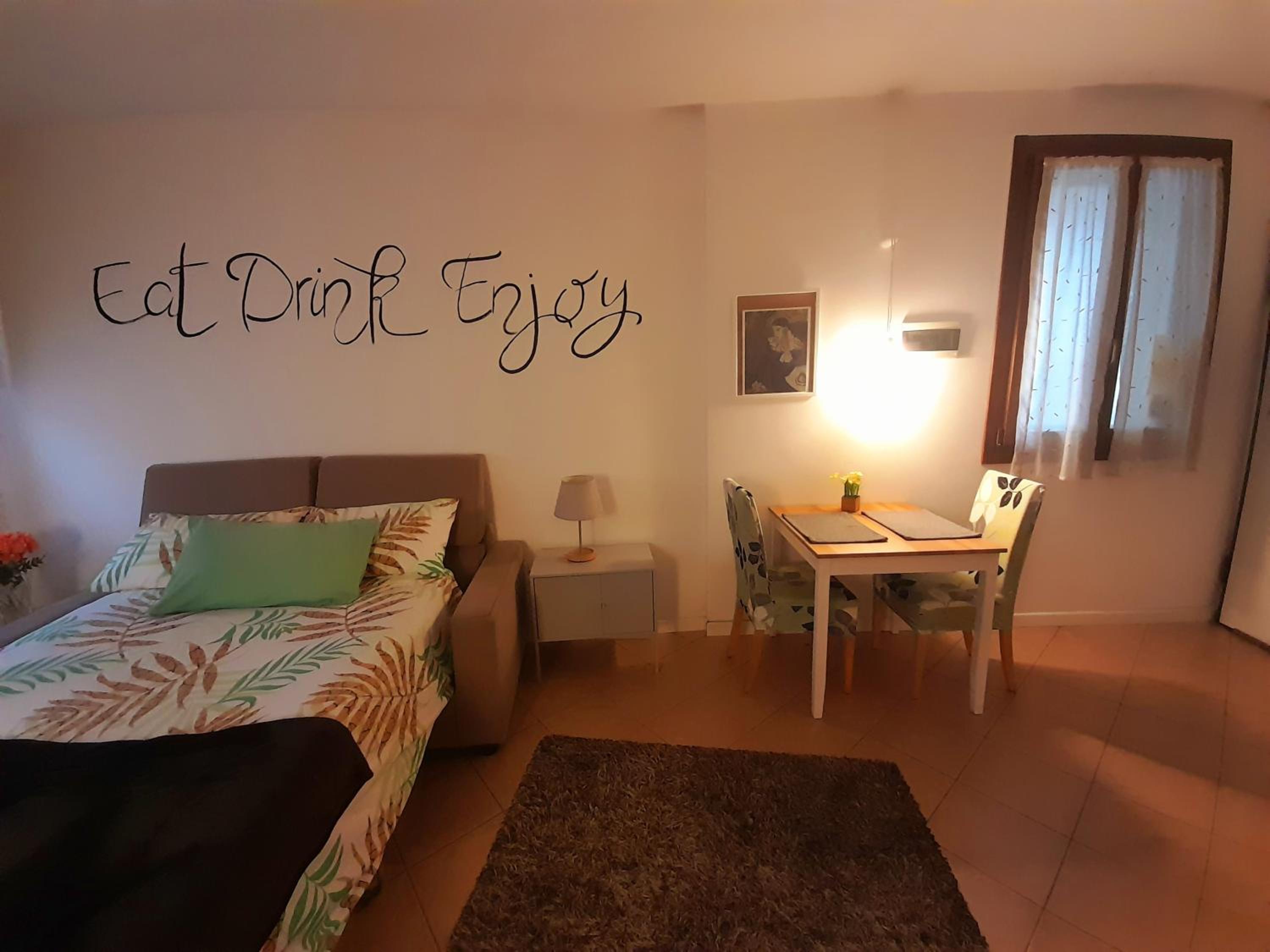 Studio Apartment photo 1