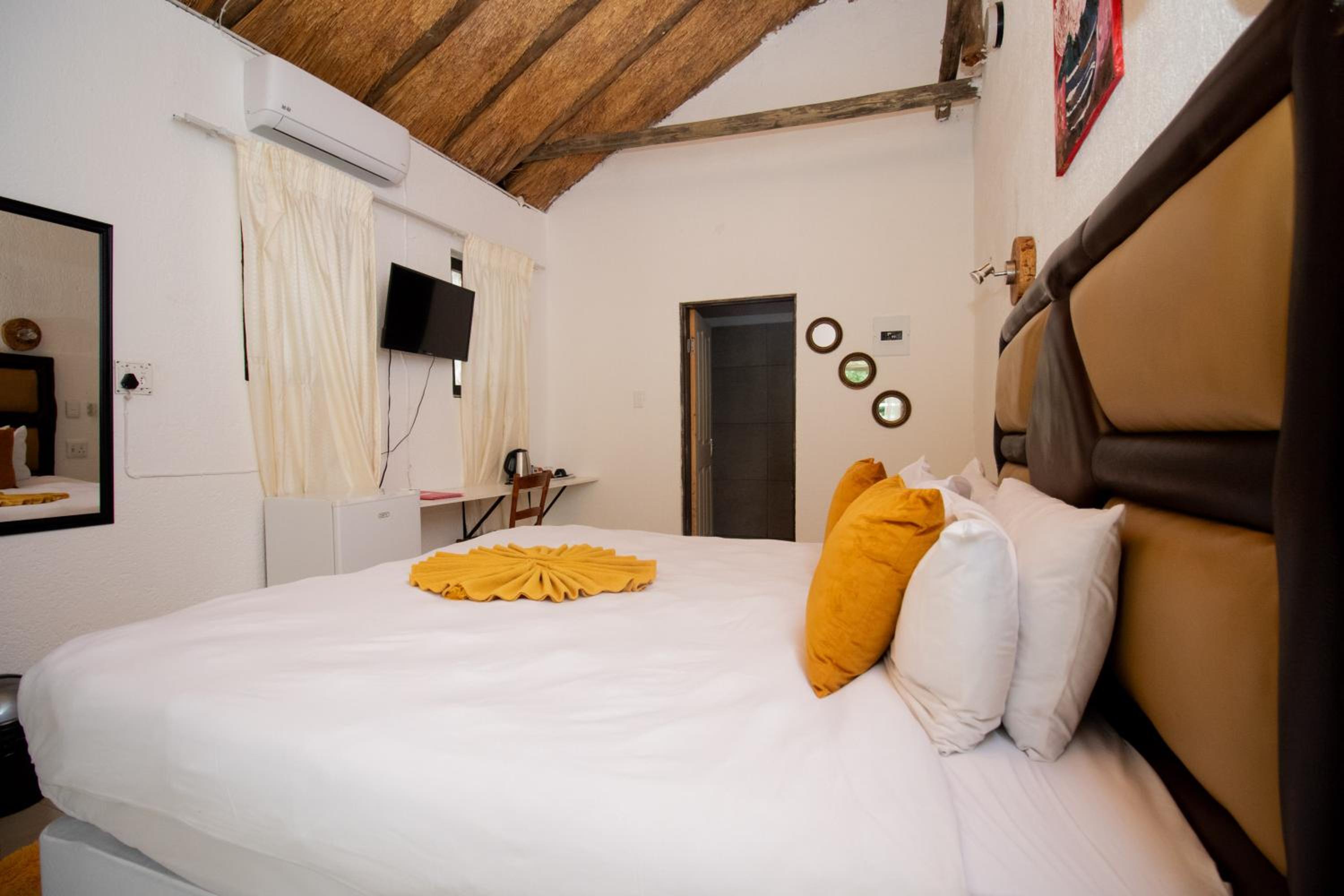 Deluxe King Room photo 1