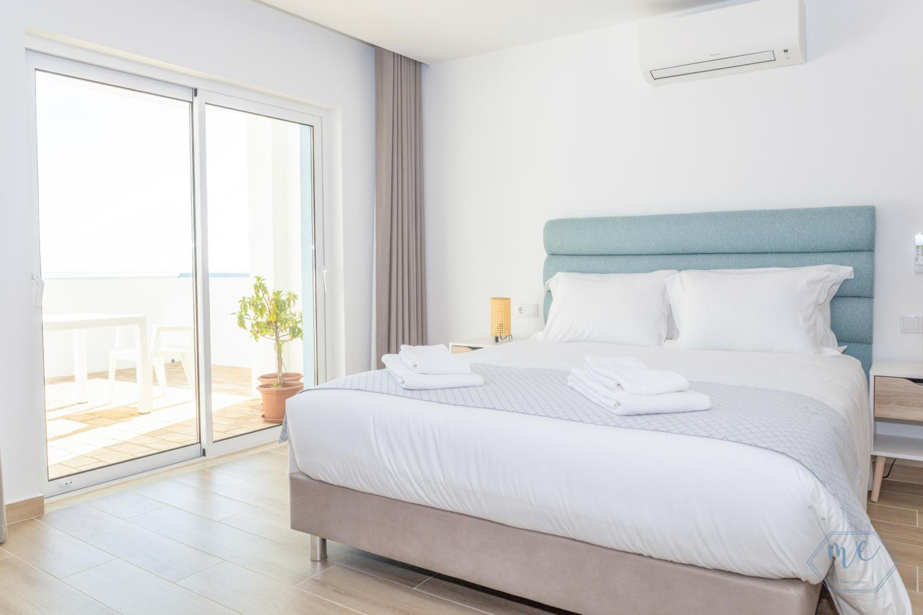 Studio Apartment with Sea View and Terrace